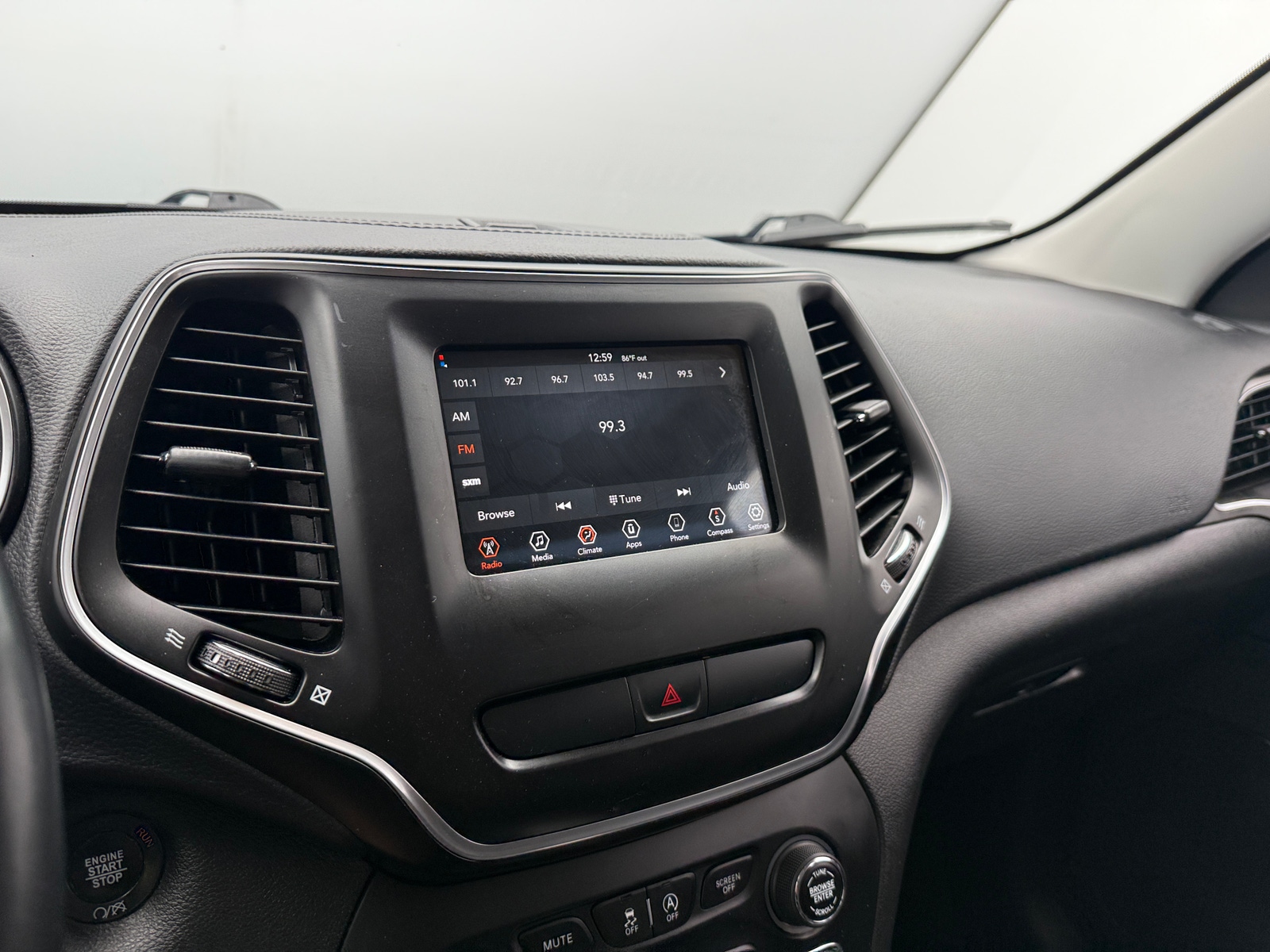Thumbnail: 2019 Jeep Cherokee - 4