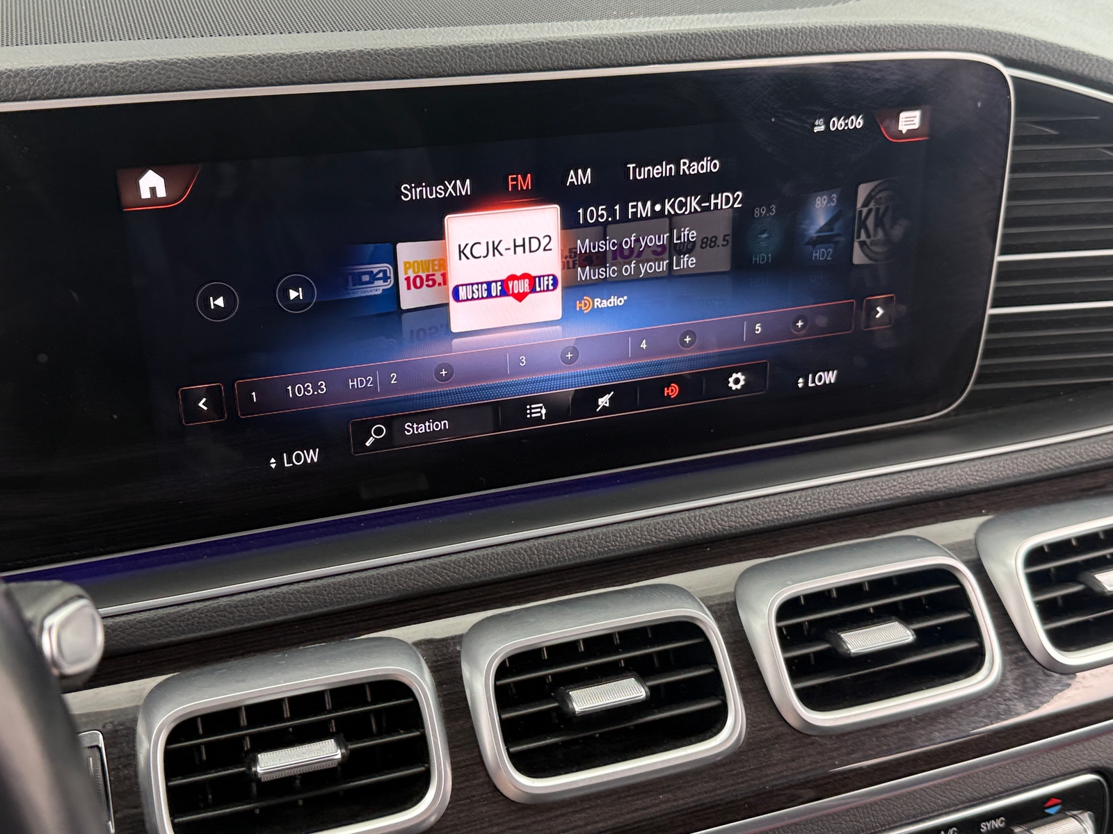 Thumbnail: 2023 Mercedes-Benz GLE - 3