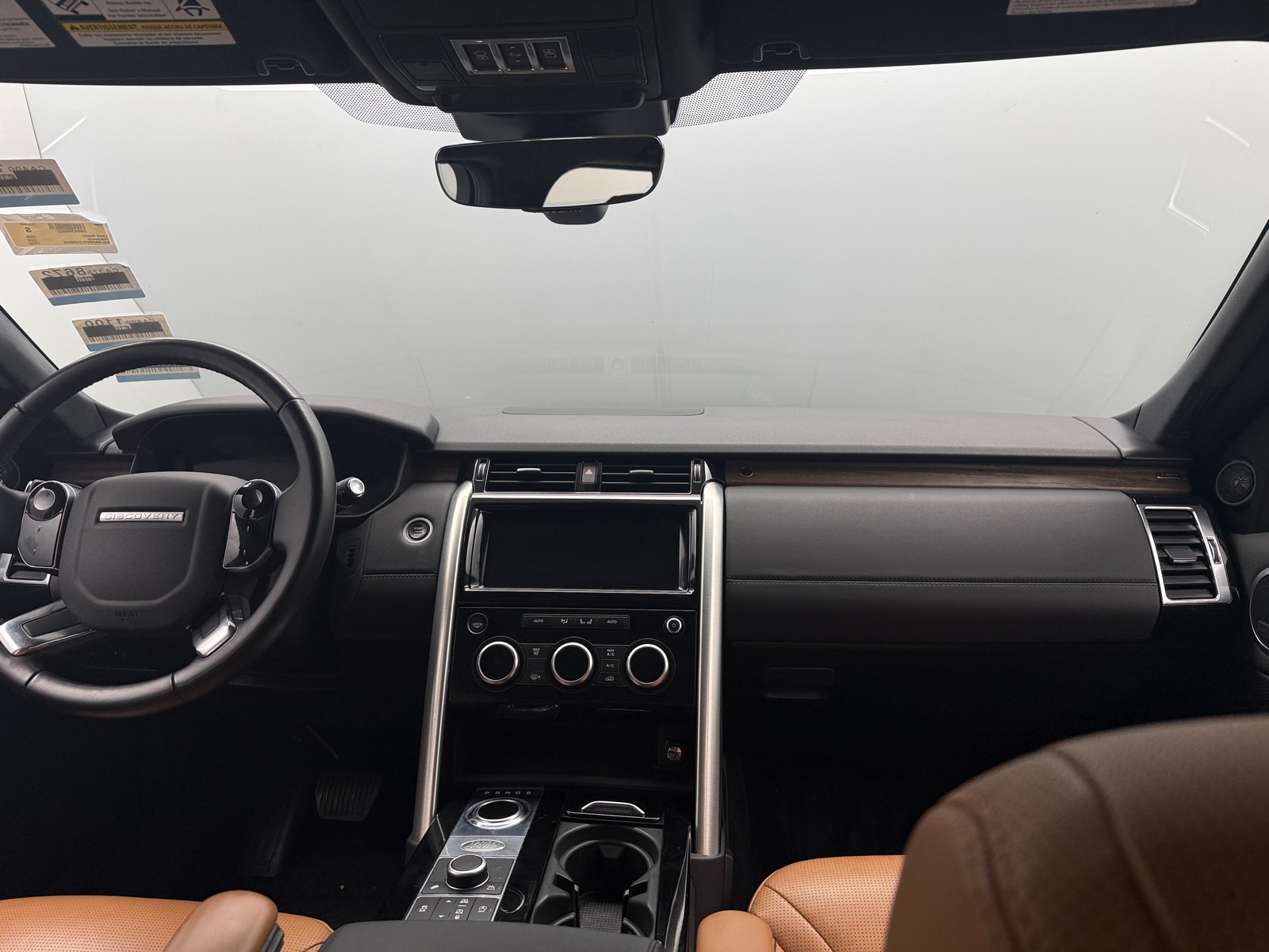 Thumbnail: 2020 Land Rover Discovery - 2