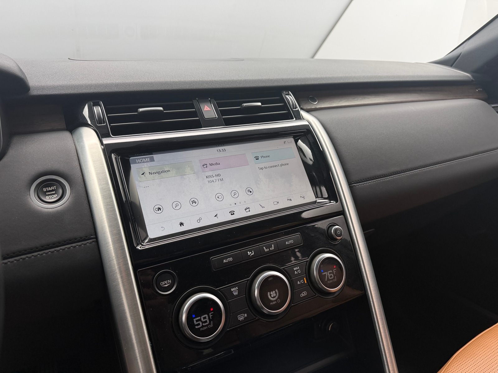 Thumbnail: 2020 Land Rover Discovery - 3