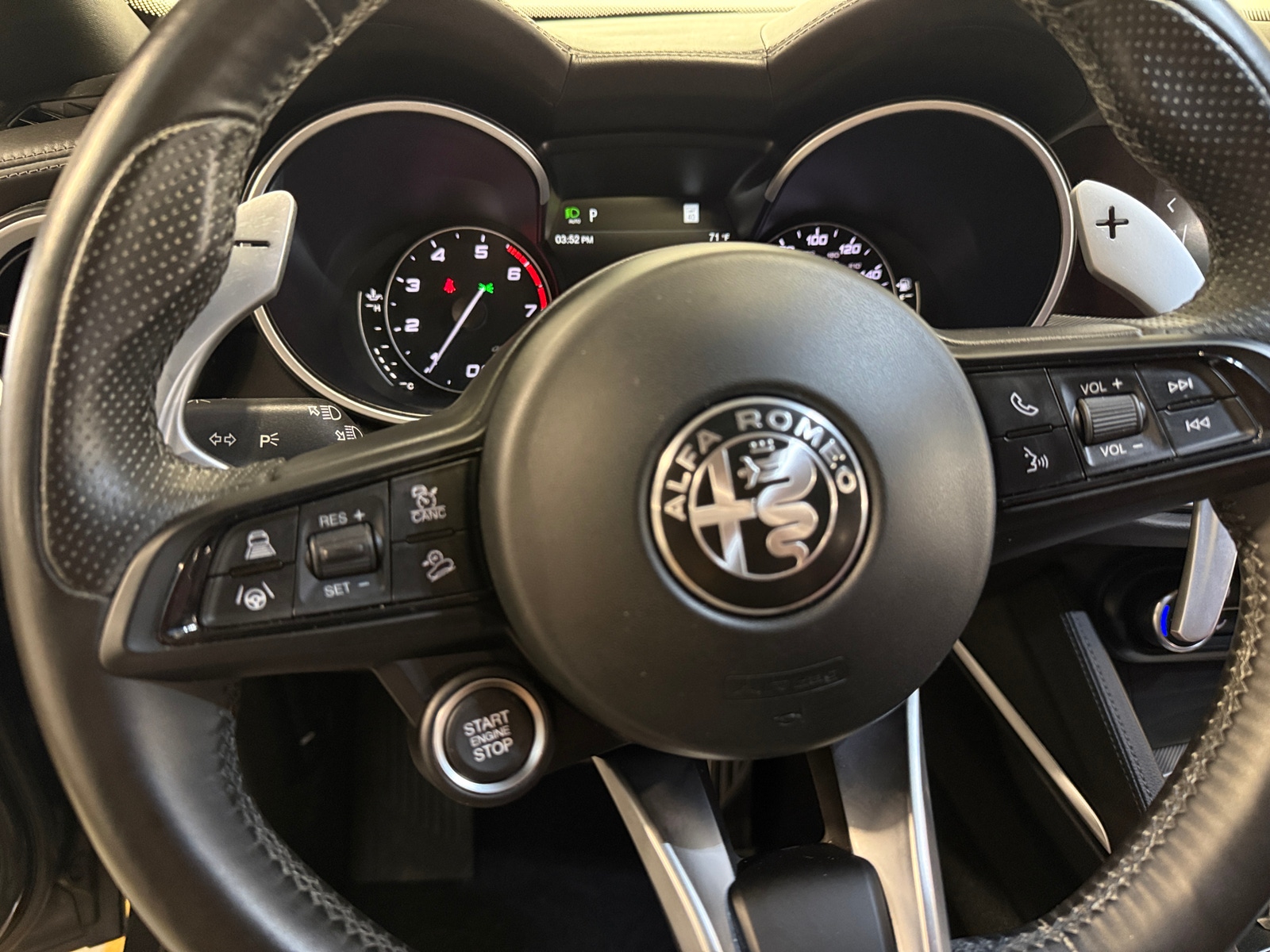 Thumbnail: 2022 Alfa Romeo Stelvio - 4