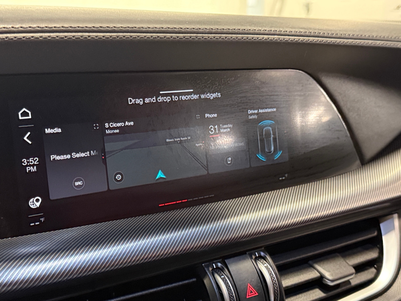 Thumbnail: 2022 Alfa Romeo Stelvio - 3