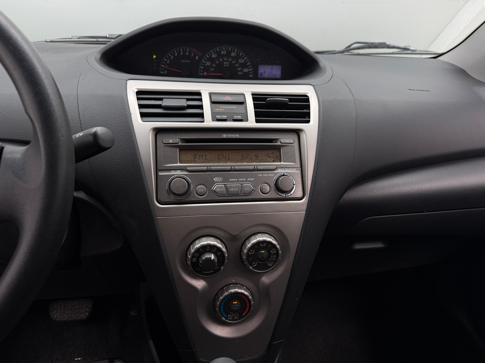 Thumbnail: 2012 Toyota Yaris - 4