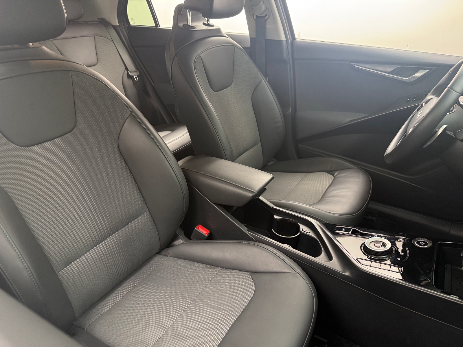 Thumbnail: 2023 Kia Niro - 2