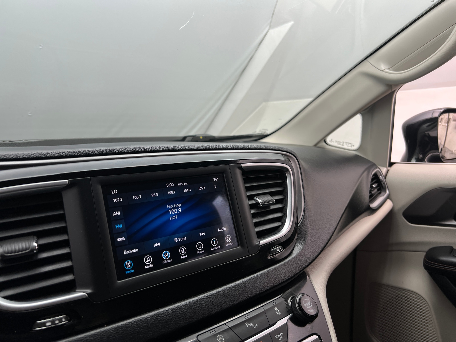 Thumbnail: 2020 Chrysler Pacifica - 4