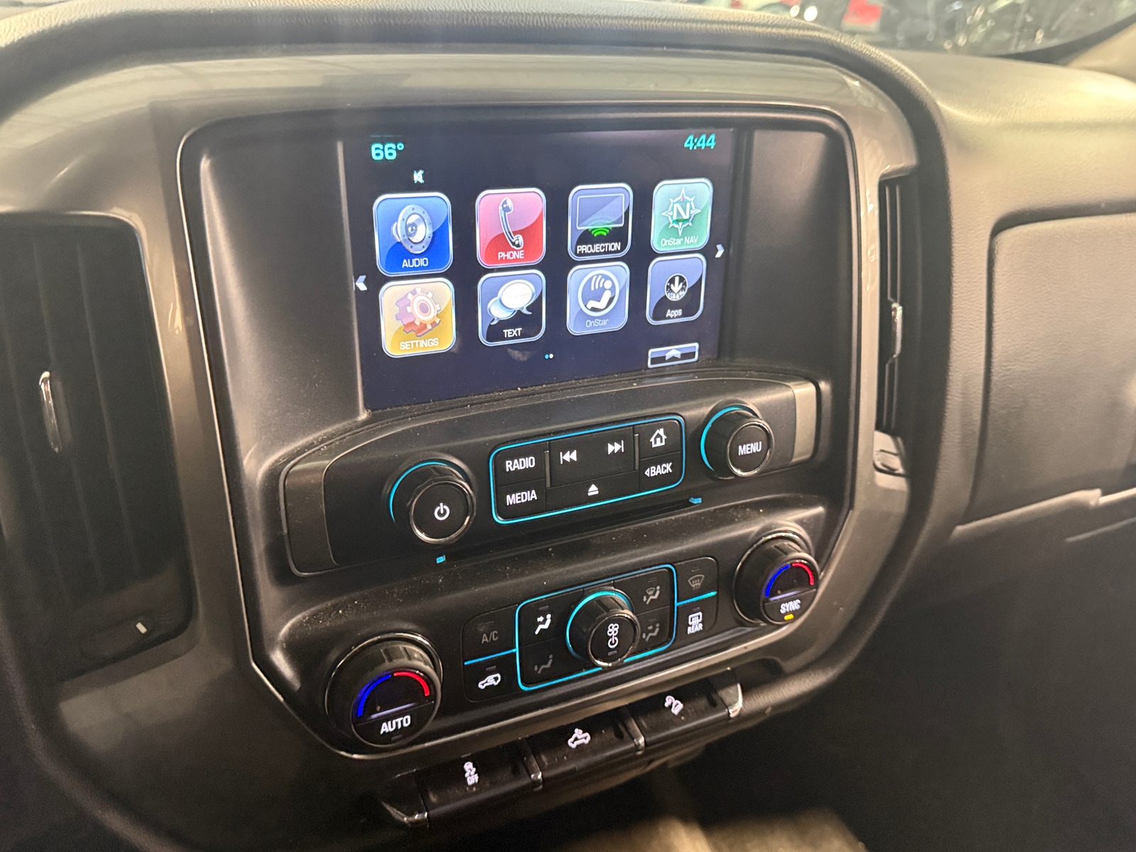 Thumbnail: 2018 Chevrolet Silverado 1500 - 4
