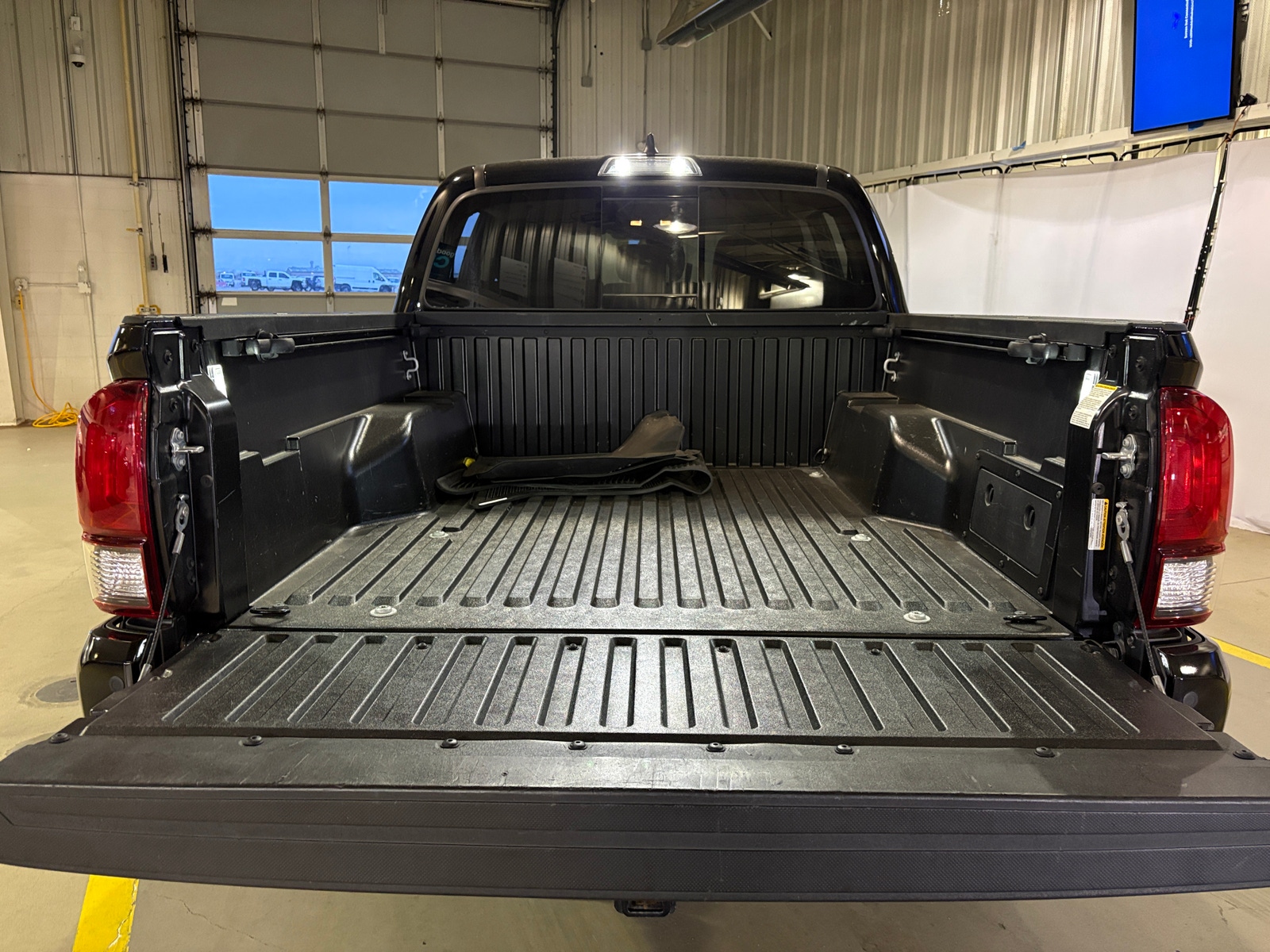 Thumbnail: 2022 Toyota Tacoma - 7