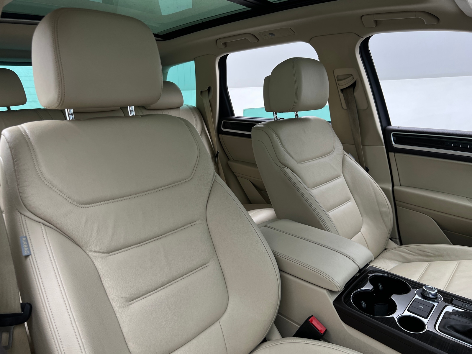 Thumbnail: 2015 Volkswagen Touareg - 2