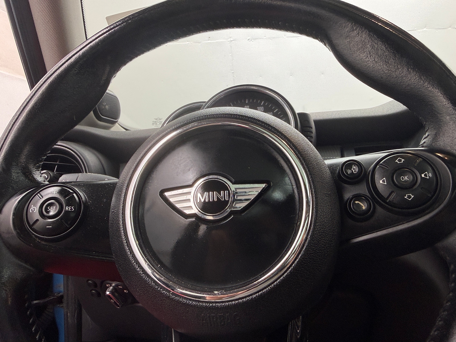 Thumbnail: 2015 MINI Cooper Hardtop - 4