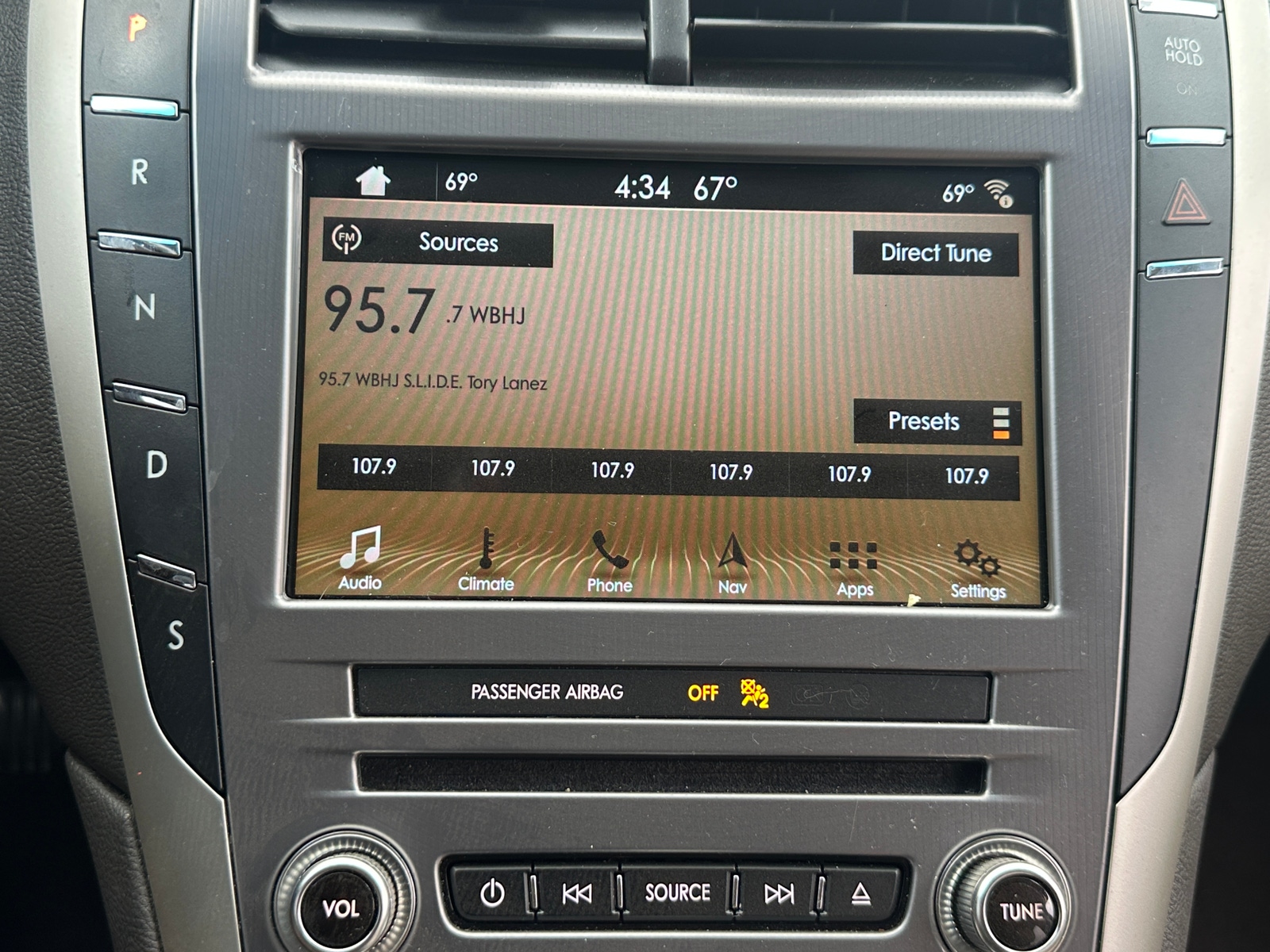 Thumbnail: 2017 Lincoln MKZ - 3