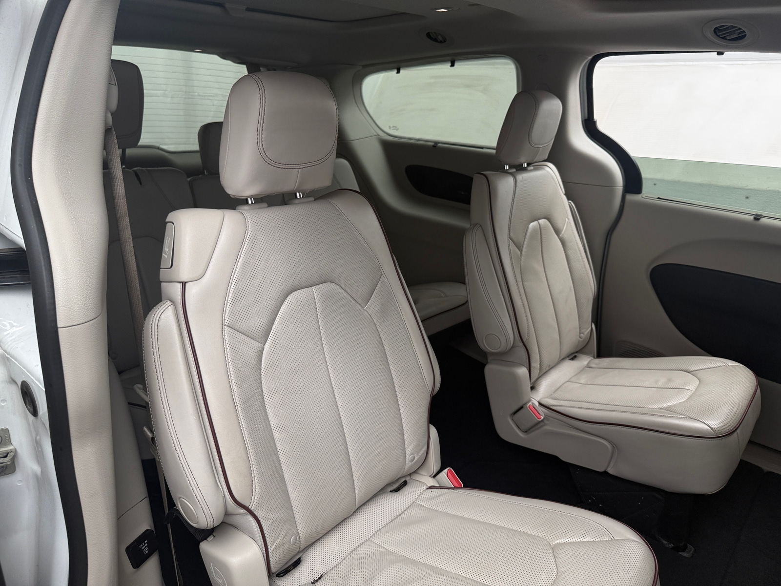 Thumbnail: 2018 Chrysler Pacifica - 5