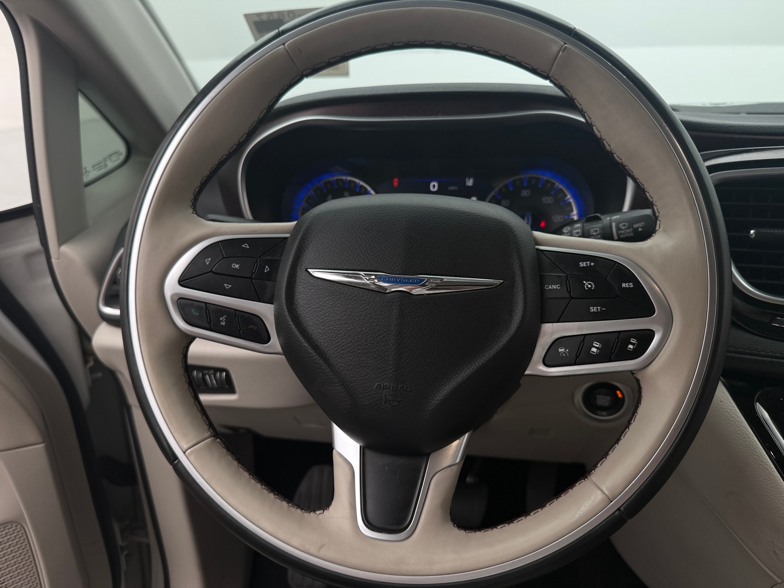 Thumbnail: 2018 Chrysler Pacifica - 4