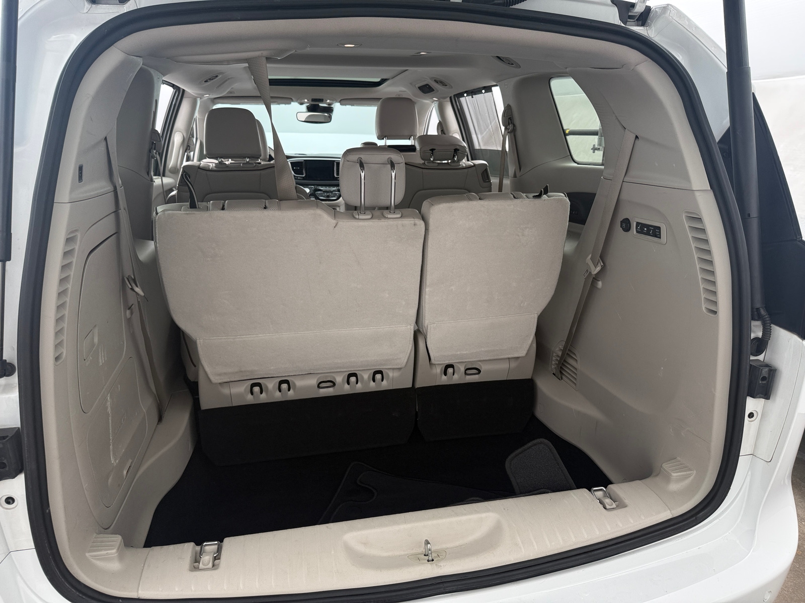 Thumbnail: 2018 Chrysler Pacifica - 6