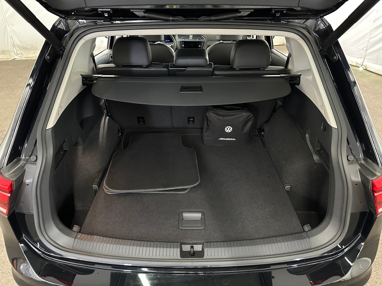 Thumbnail: 2019 Volkswagen Tiguan - 6