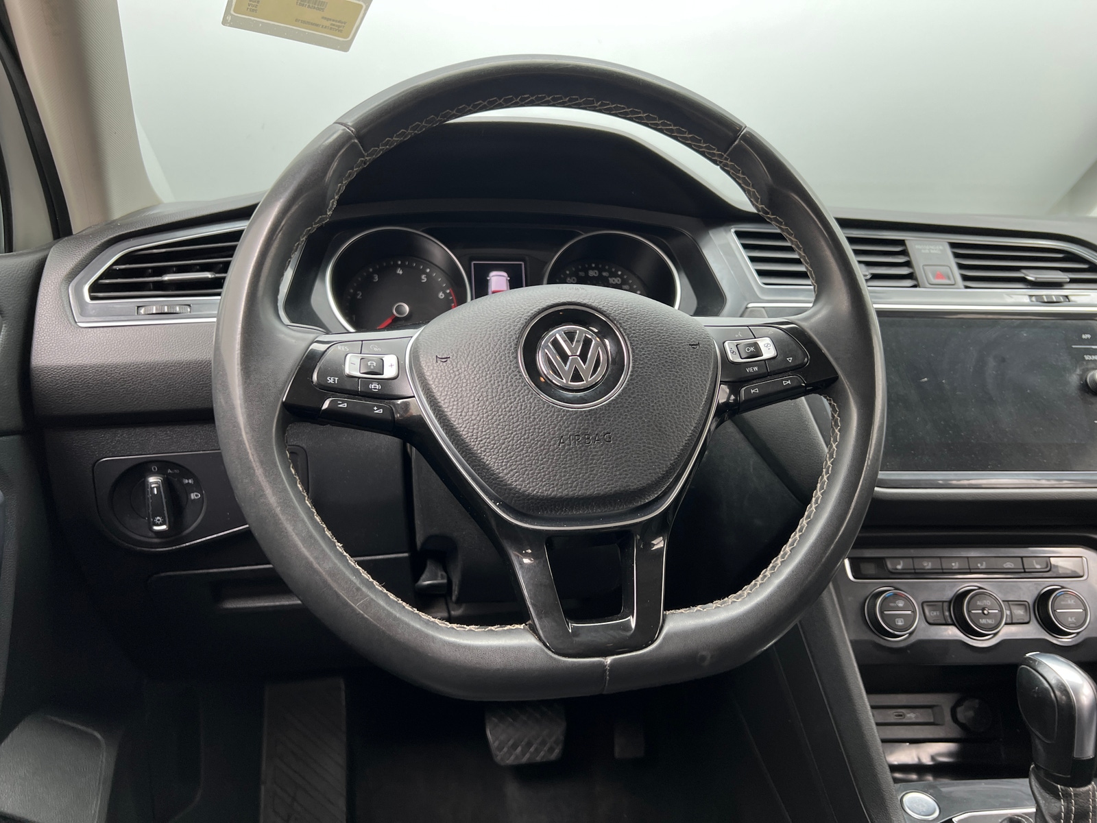 Thumbnail: 2021 Volkswagen Tiguan - 4