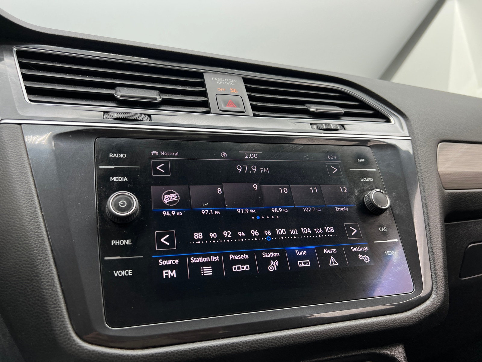 Thumbnail: 2021 Volkswagen Tiguan - 3