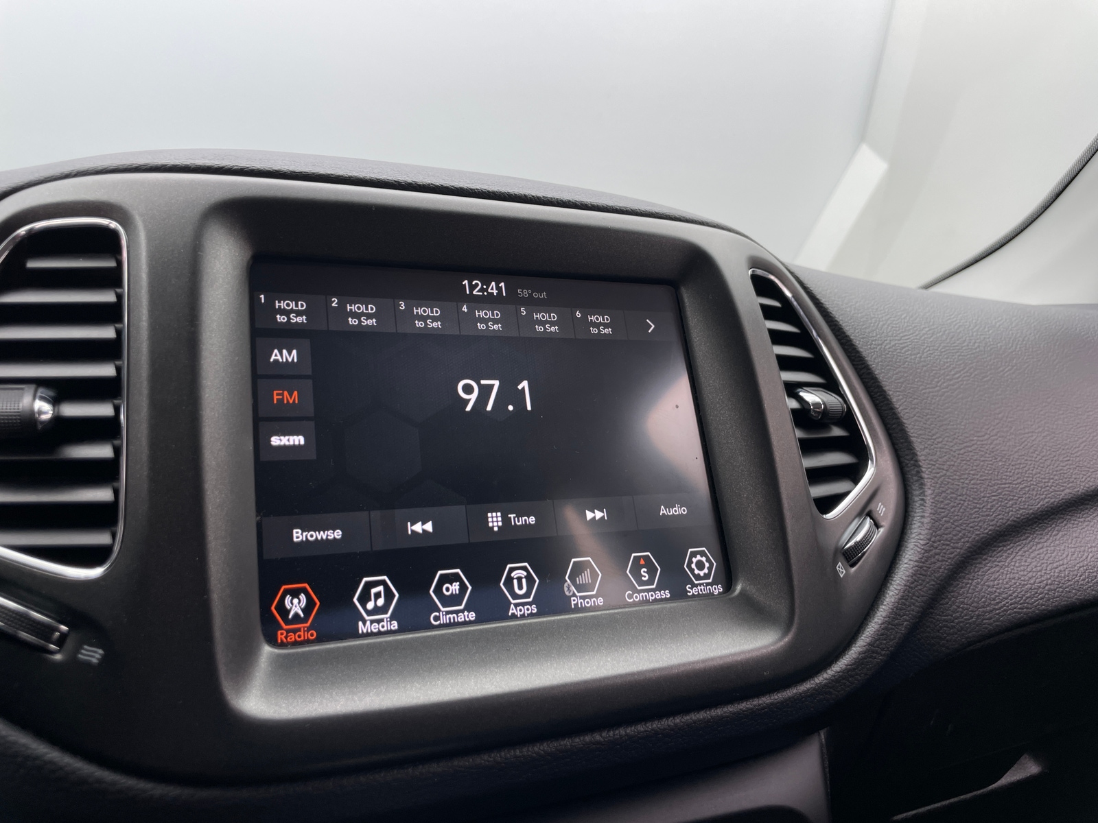 Thumbnail: 2017 Jeep Compass - 4