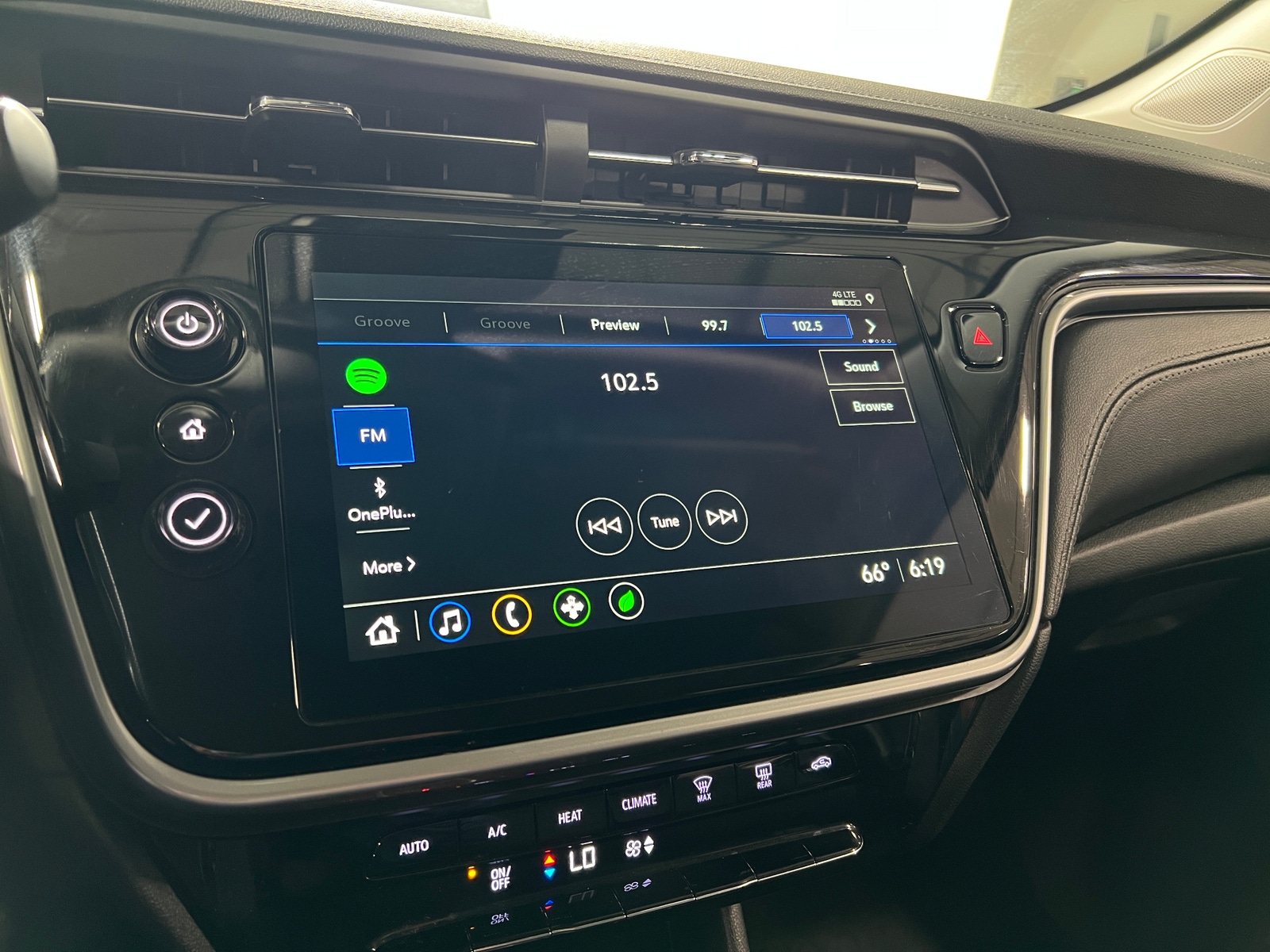 Thumbnail: 2023 Chevrolet Bolt EUV - 4