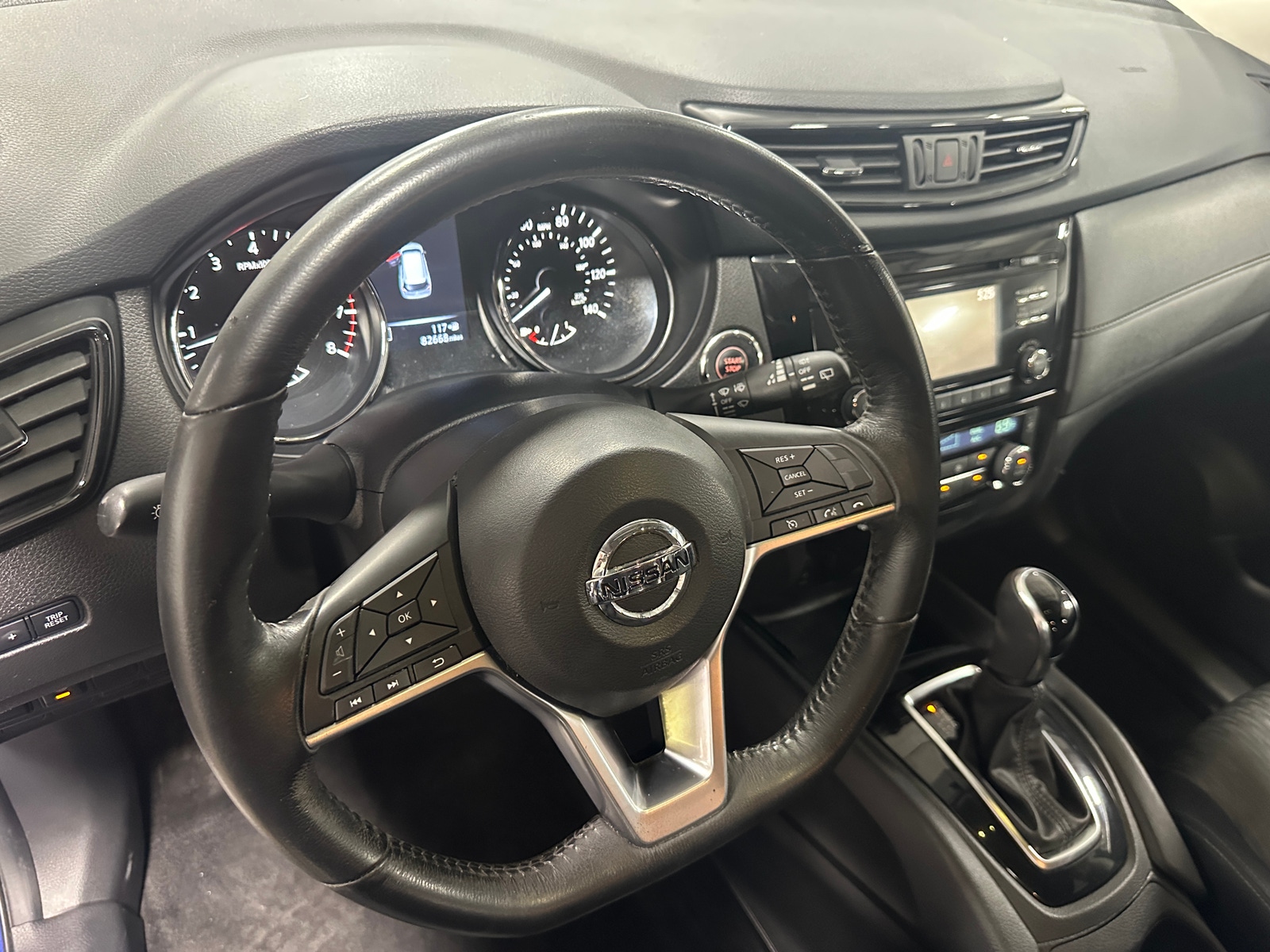 Thumbnail: 2017 Nissan Rogue - 5