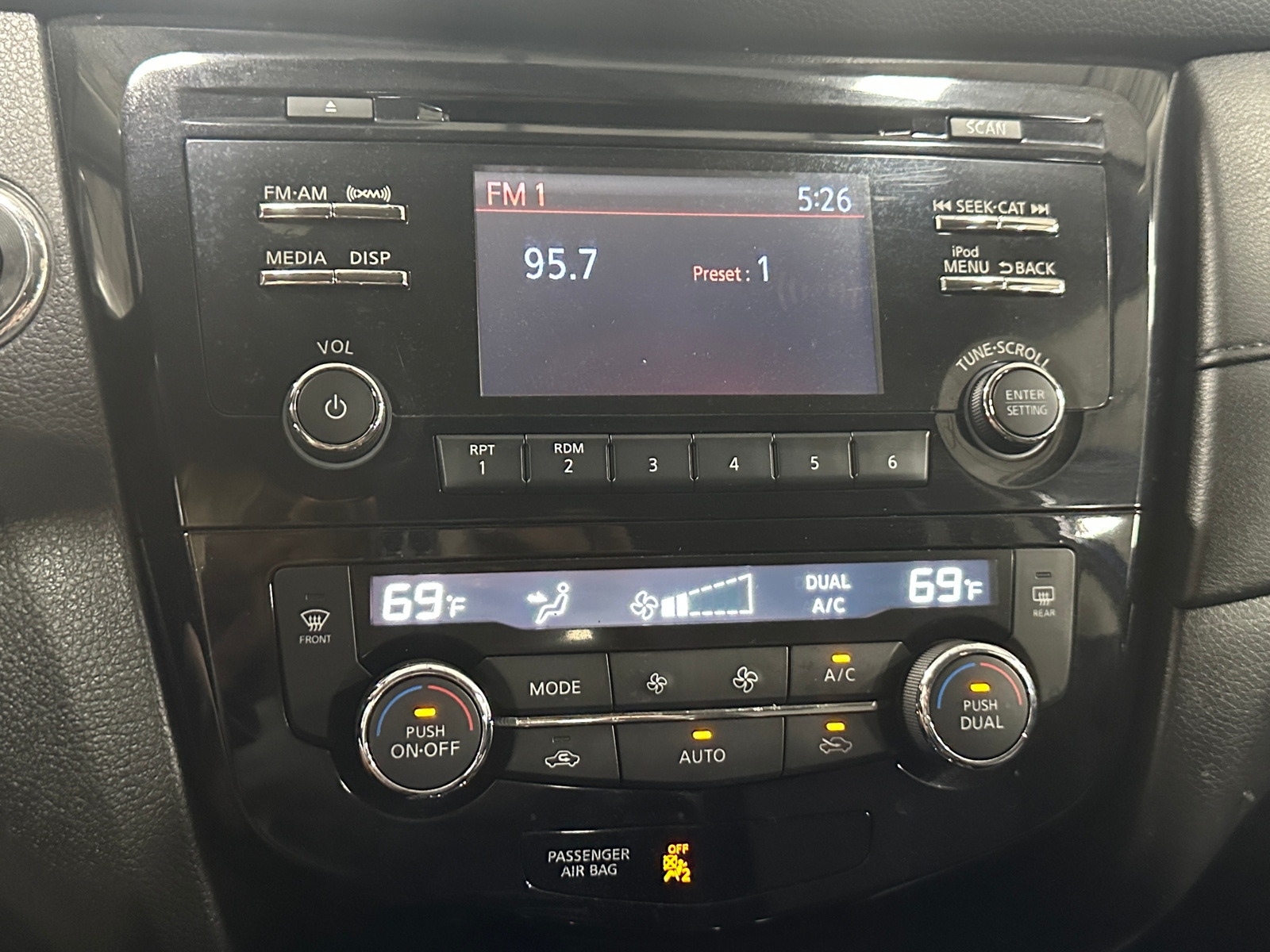 Thumbnail: 2017 Nissan Rogue - 4