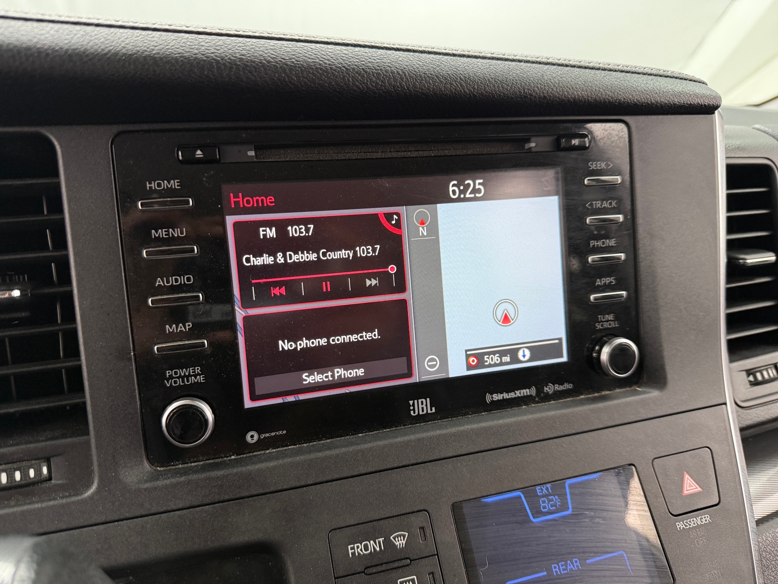 Thumbnail: 2019 Toyota Sienna - 3