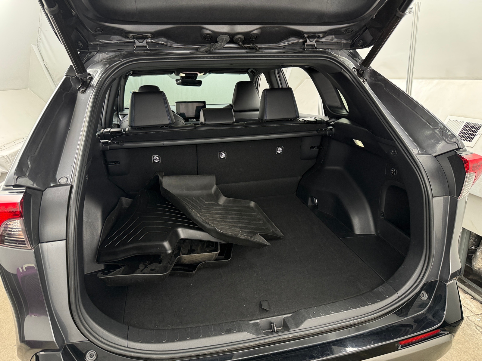 Thumbnail: 2023 Toyota RAV4 - 6