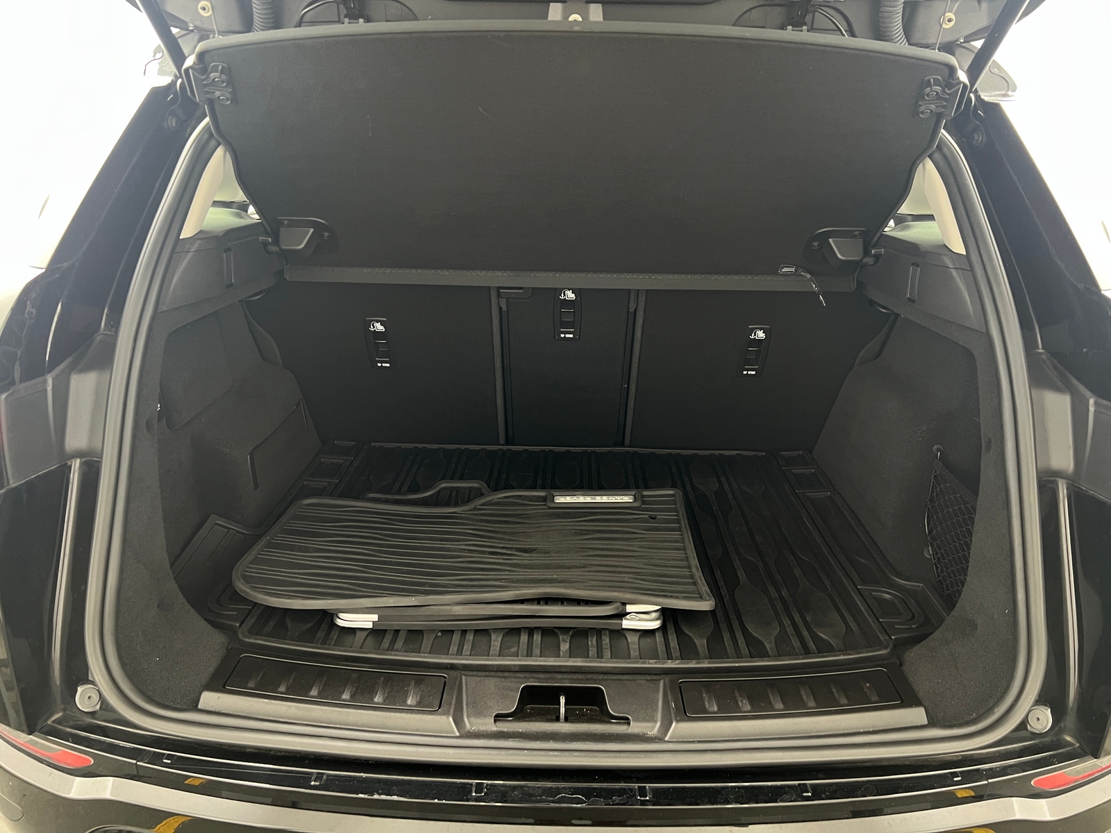 Thumbnail: 2020 Land Rover Range Rover Evoque - 6