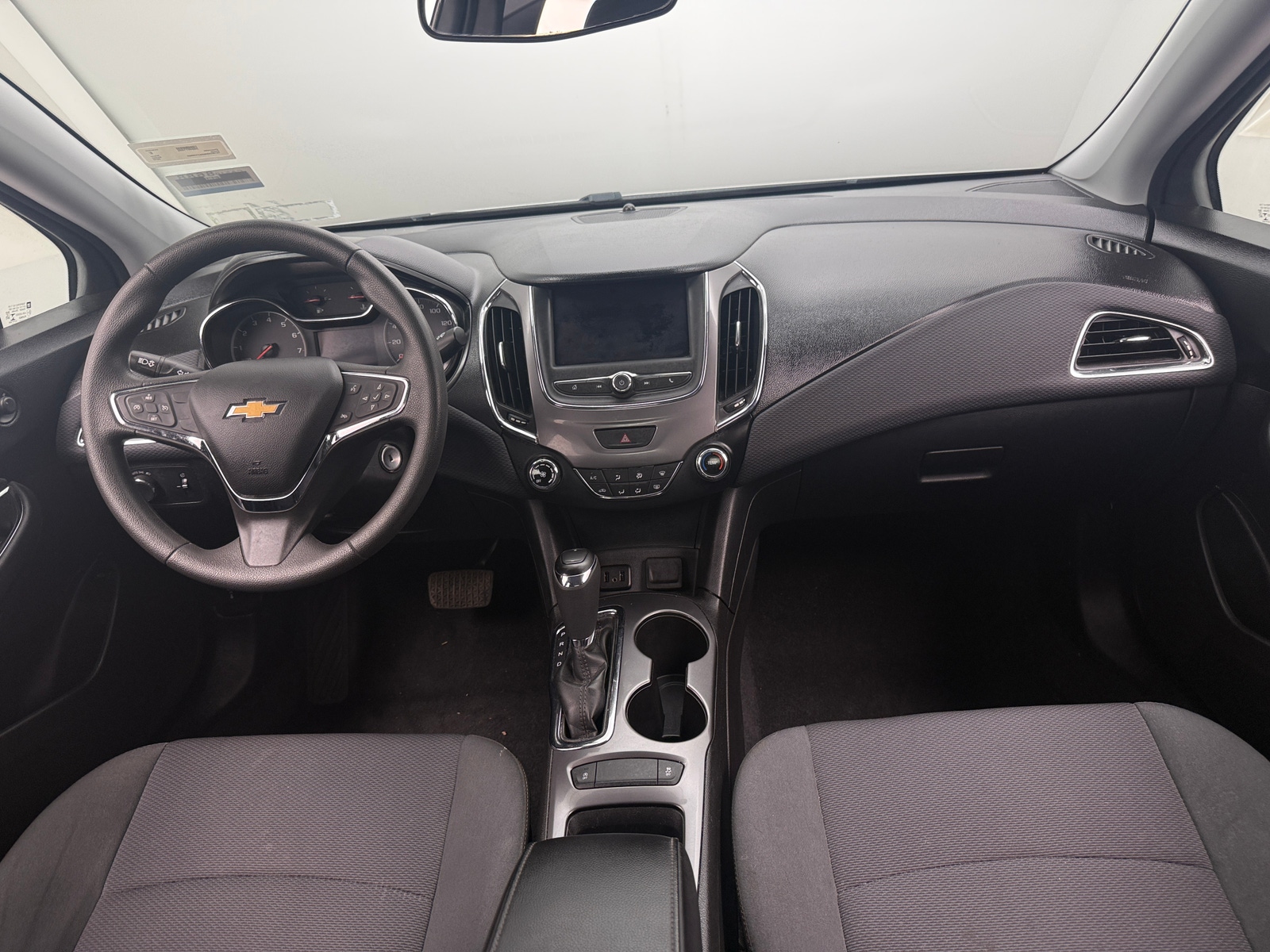 Thumbnail: 2019 Chevrolet Cruze - 3