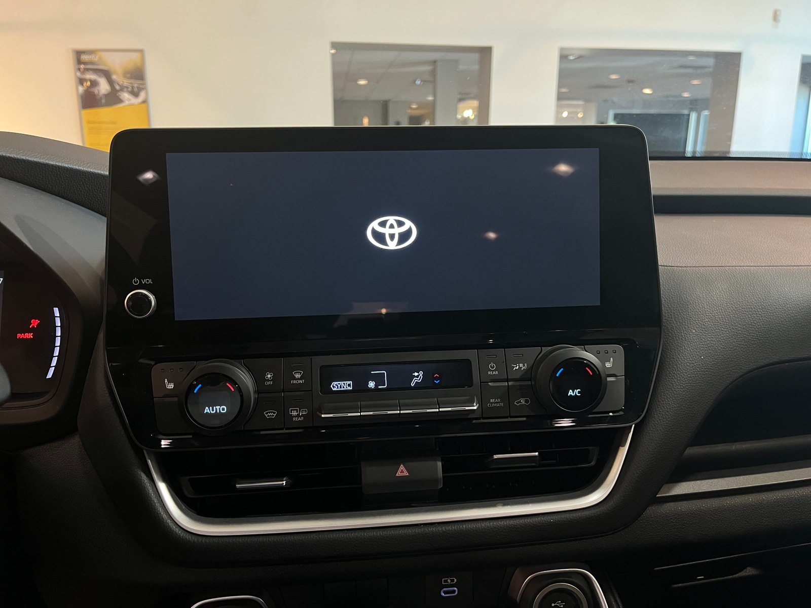 Thumbnail: 2025 Toyota Grand Highlander - 3
