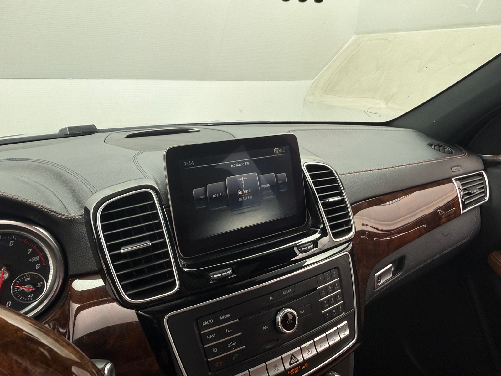 Thumbnail: 2016 Mercedes-Benz GLE - 3