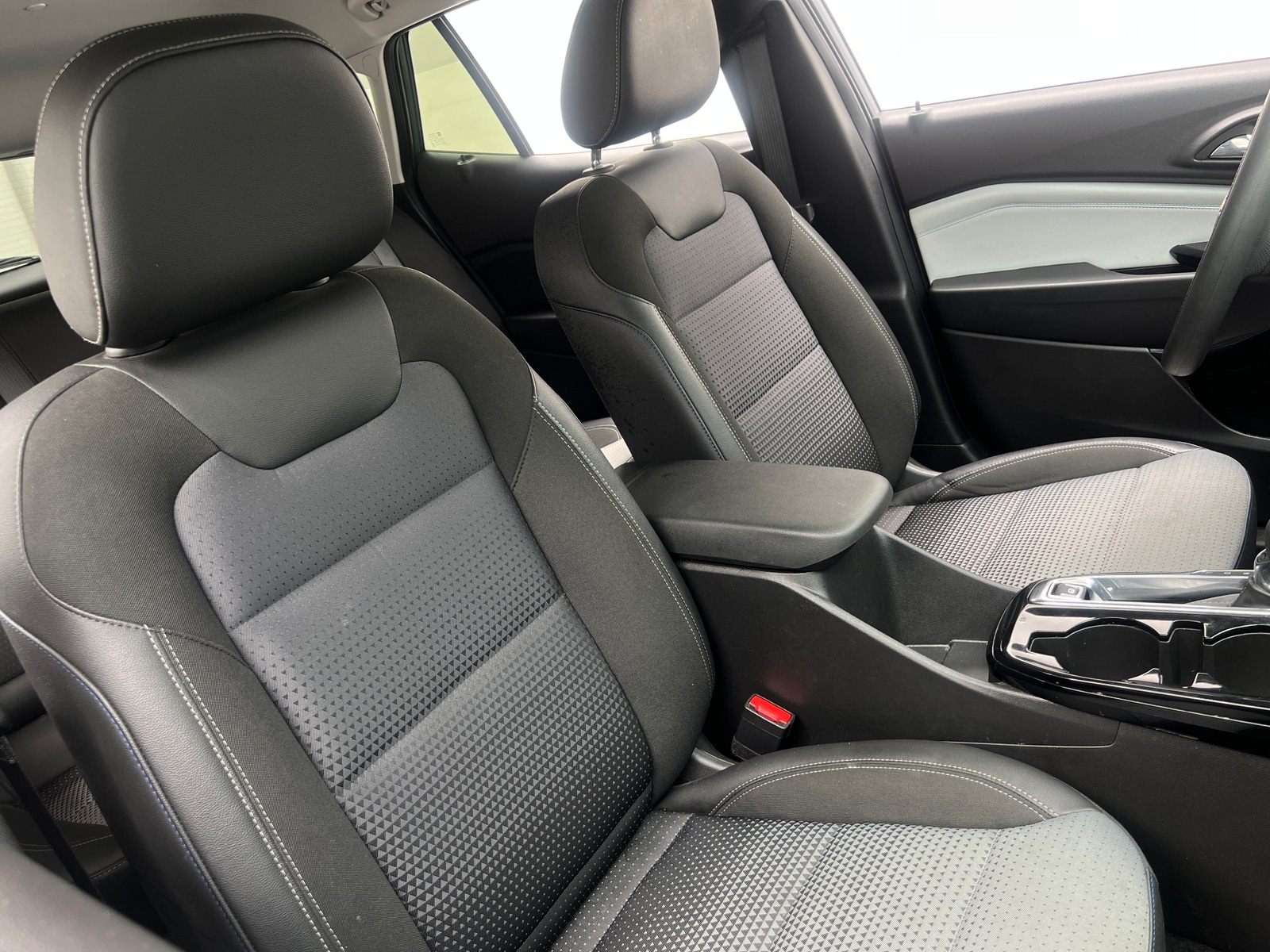 Thumbnail: 2025 Chevrolet Trax - 2