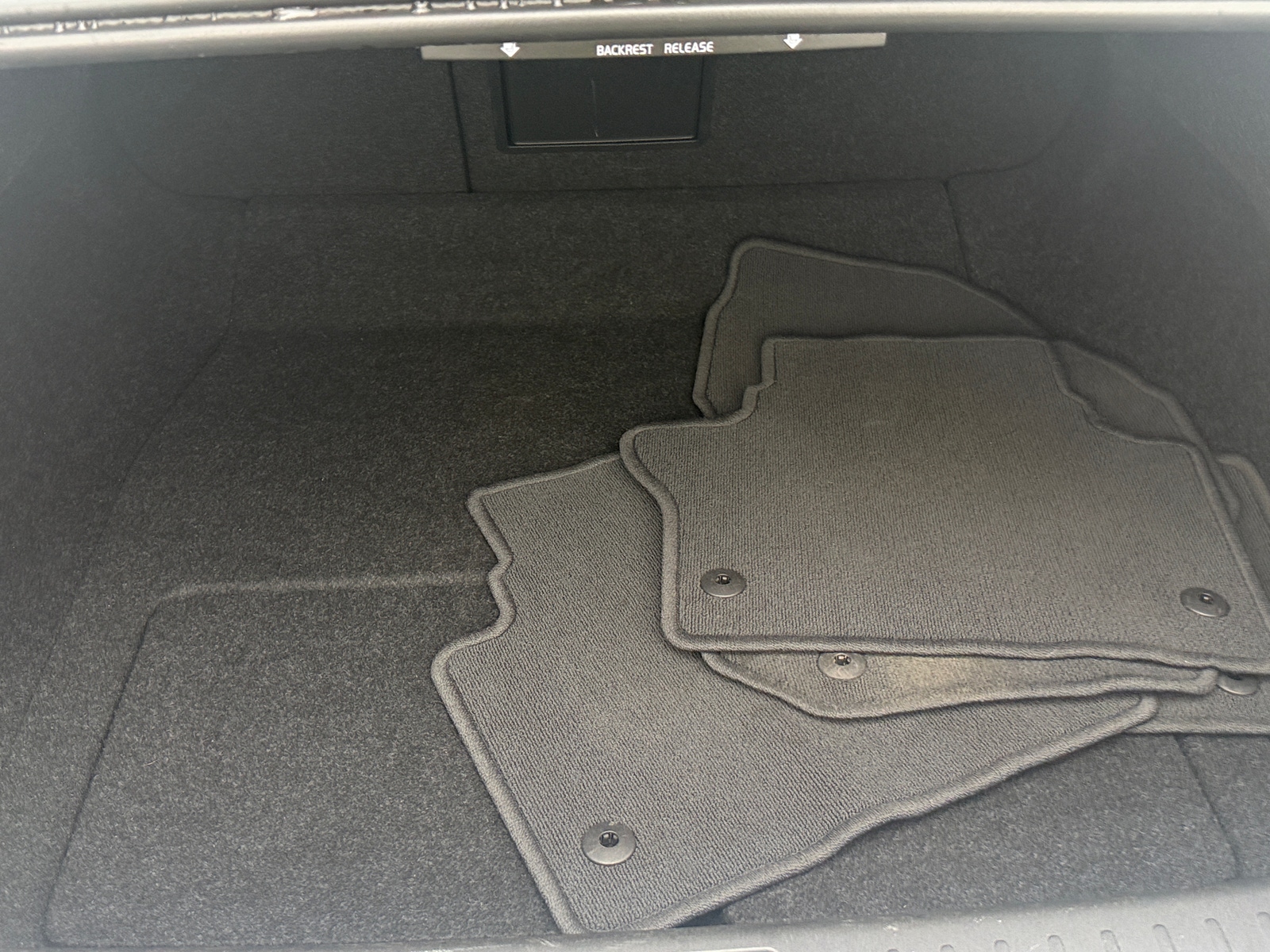 Thumbnail: 2018 Volvo S60 - 6