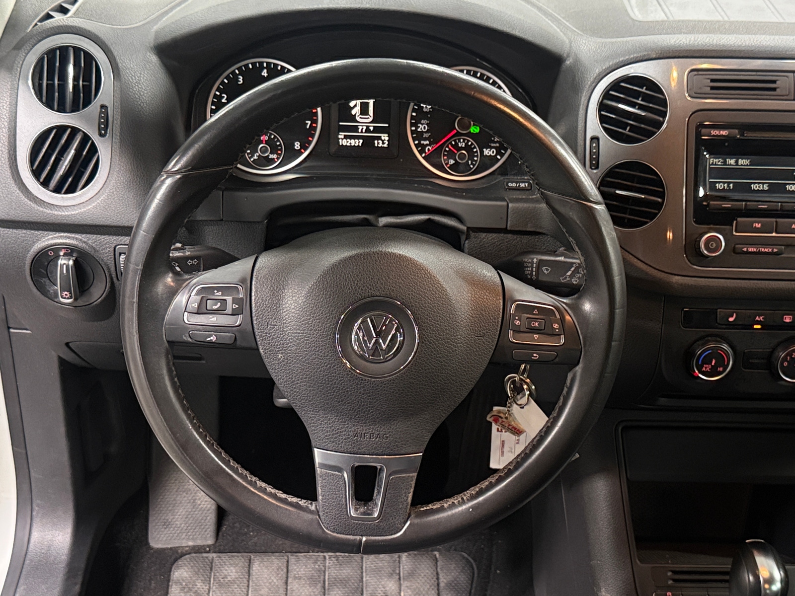 Thumbnail: 2014 Volkswagen Tiguan - 5