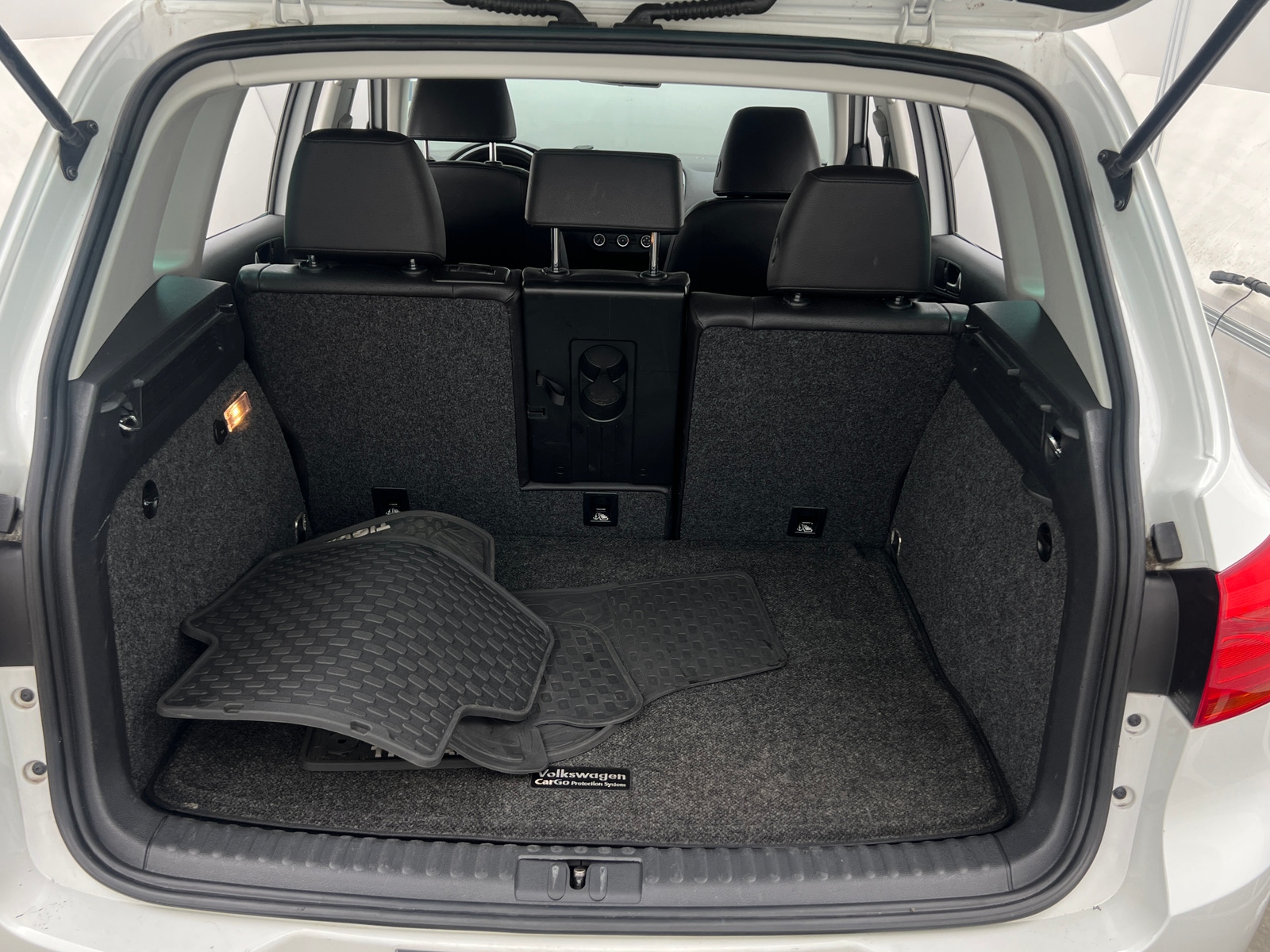 Thumbnail: 2014 Volkswagen Tiguan - 7