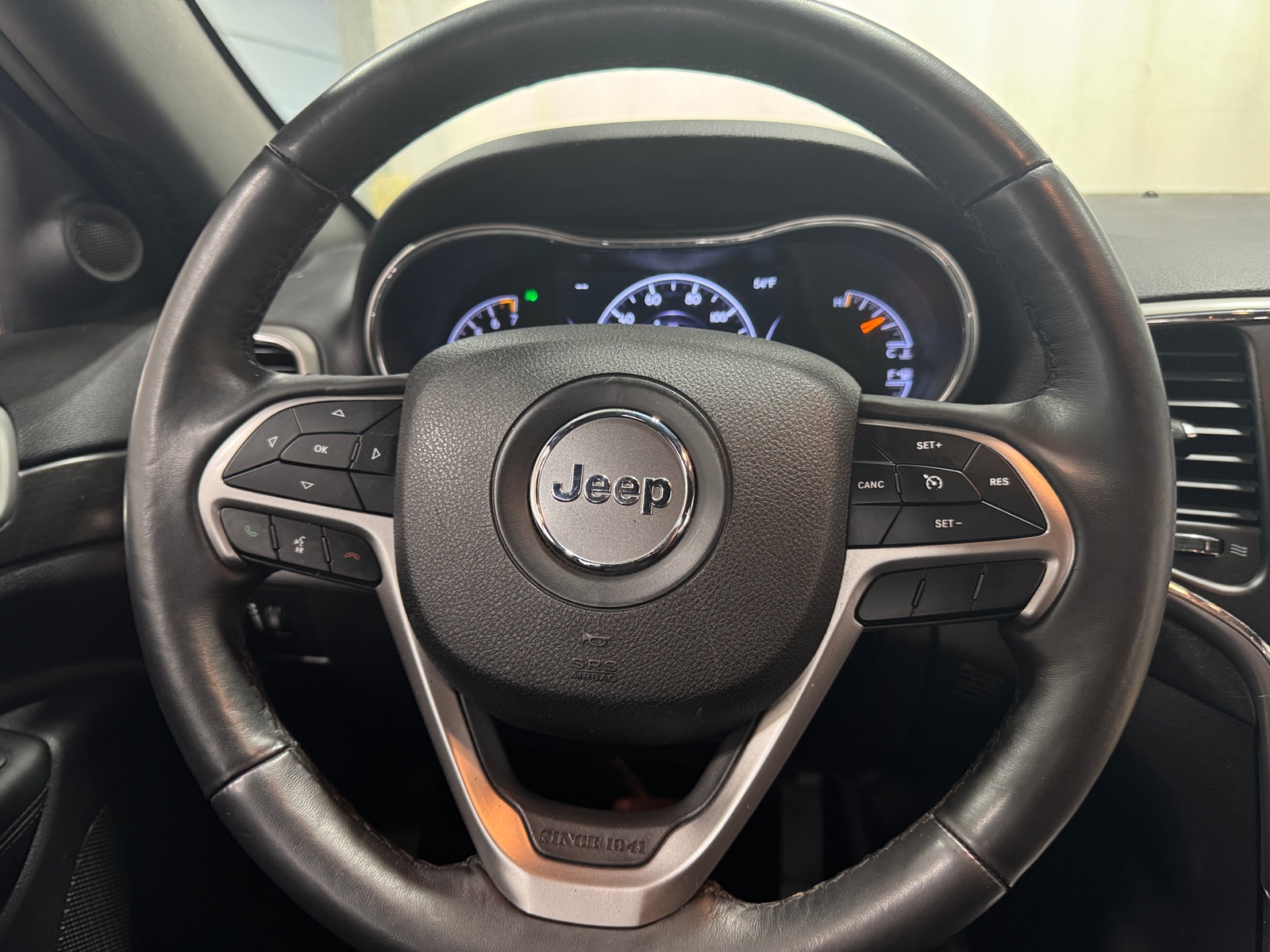 Thumbnail: 2018 Jeep Grand Cherokee - 5