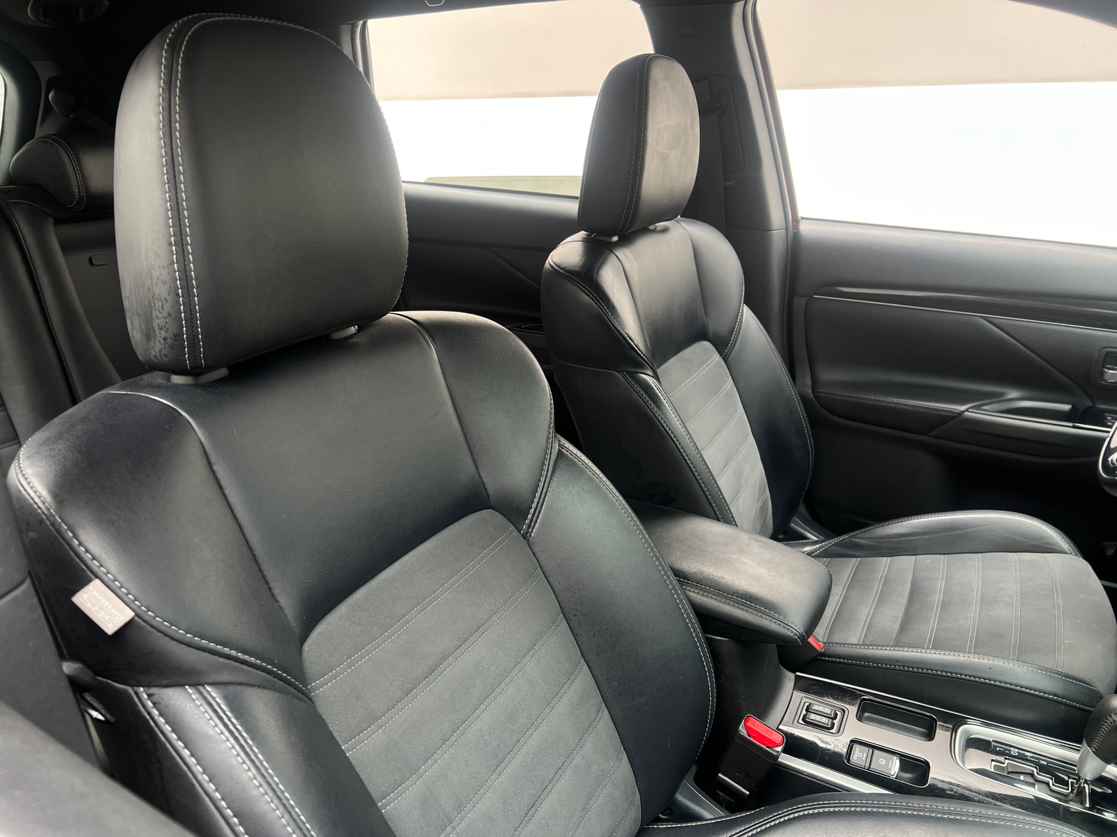 Thumbnail: 2019 Mitsubishi Outlander - 2