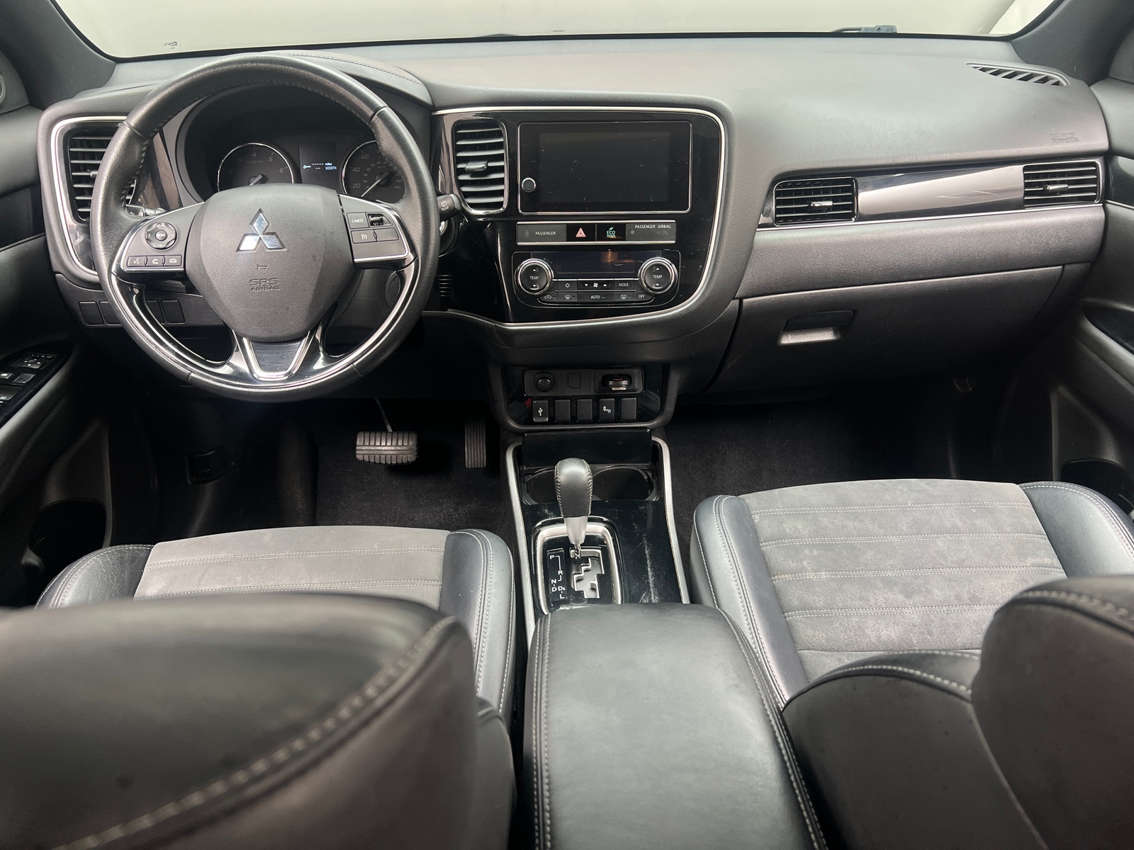 Thumbnail: 2019 Mitsubishi Outlander - 3