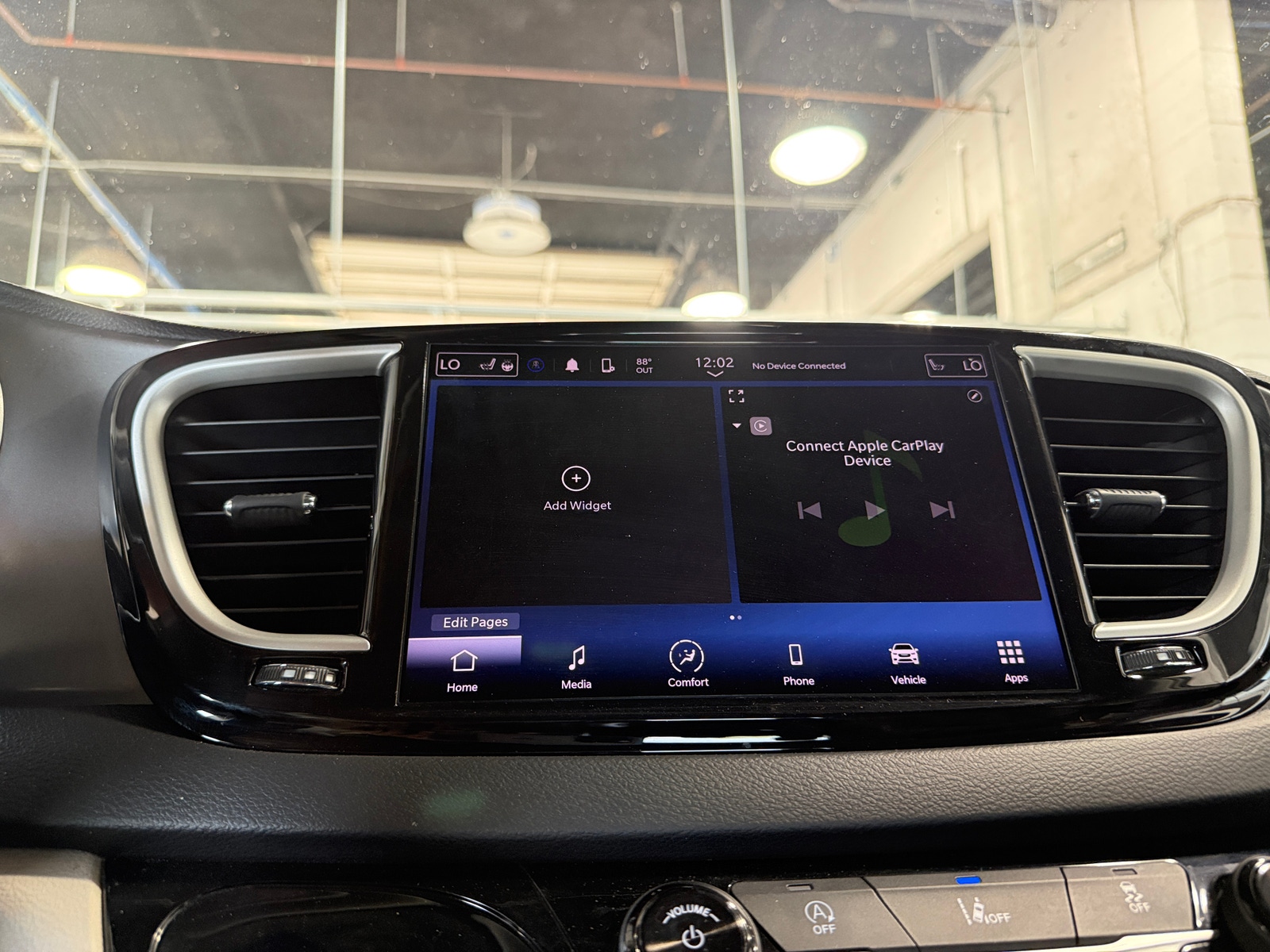 Thumbnail: 2022 Chrysler Pacifica - 3
