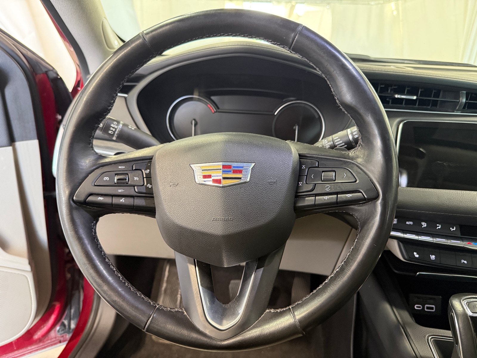 Thumbnail: 2019 Cadillac XT4 - 4