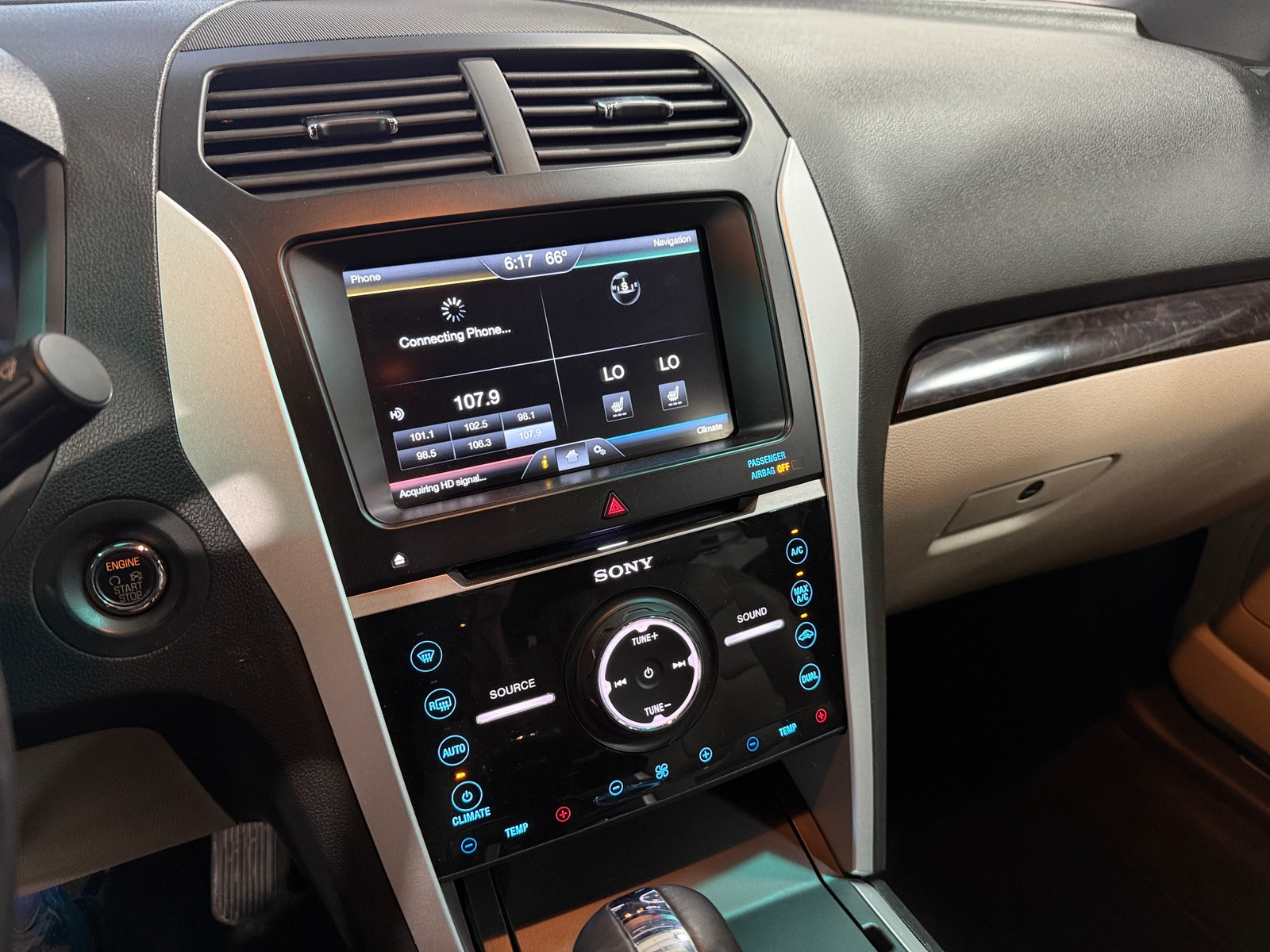 Thumbnail: 2015 Ford Explorer - 3