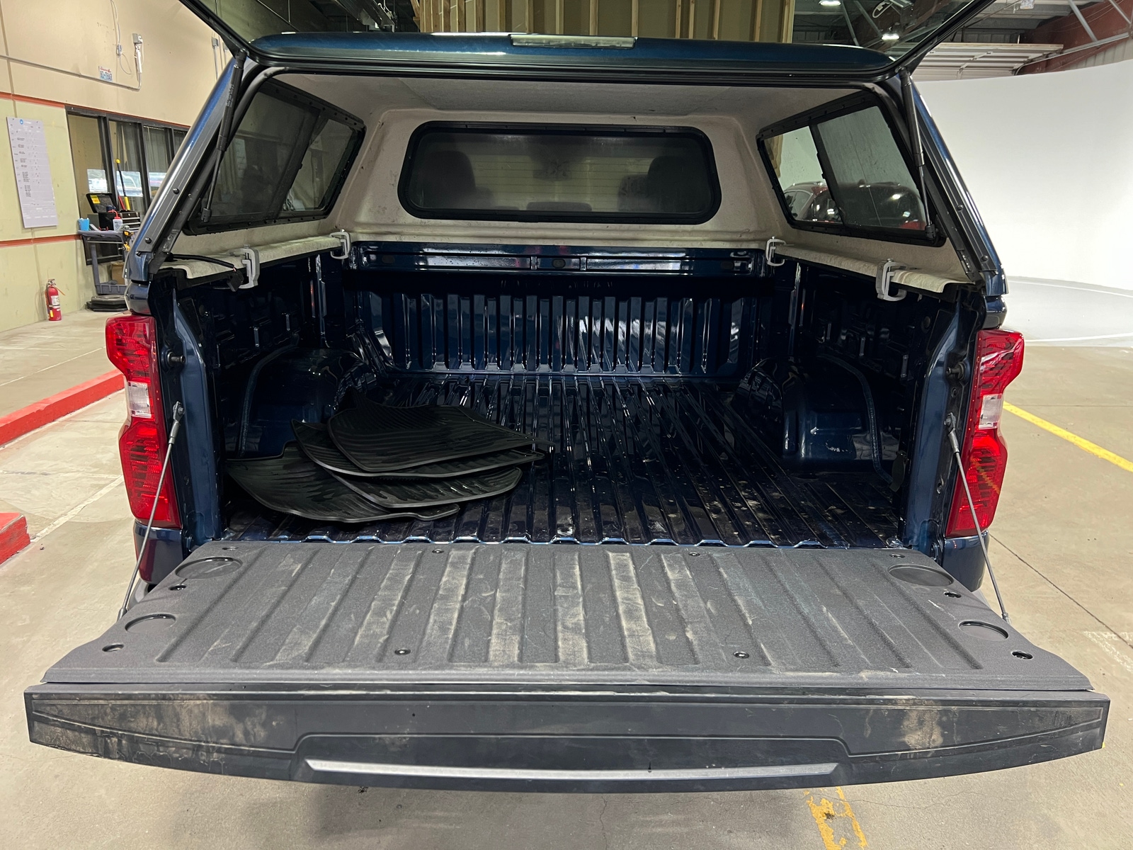 Thumbnail: 2023 Chevrolet Silverado 1500 - 7