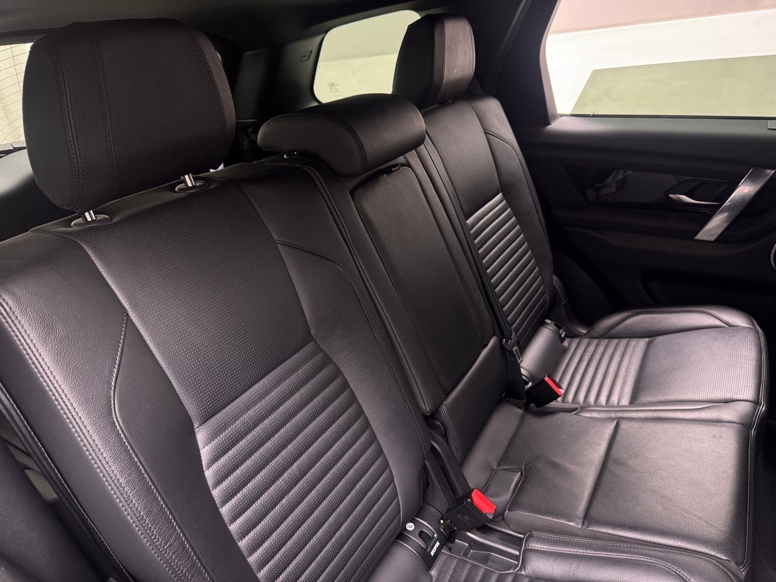 Thumbnail: 2022 Land Rover Discovery Sport - 5