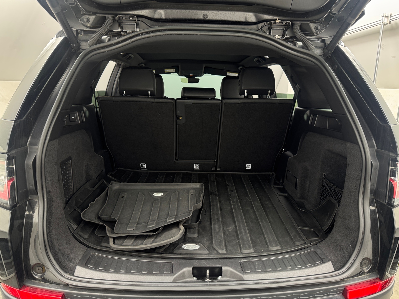 Thumbnail: 2022 Land Rover Discovery Sport - 6