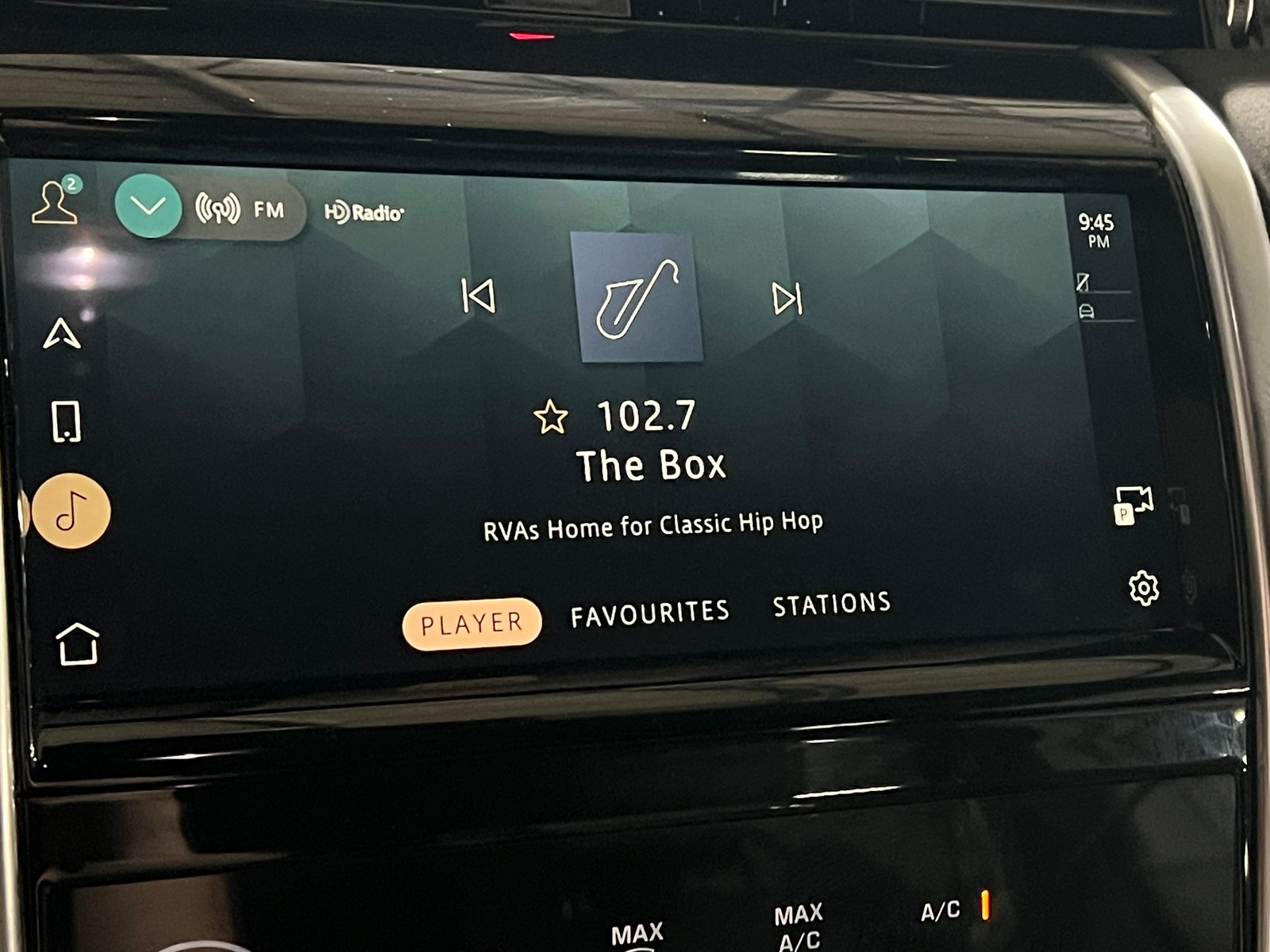 Thumbnail: 2022 Land Rover Discovery Sport - 3