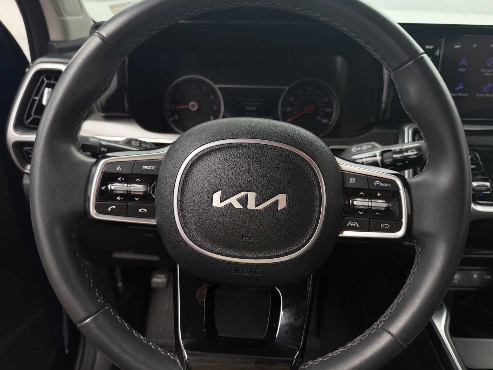 Thumbnail: 2023 Kia Sorento - 4