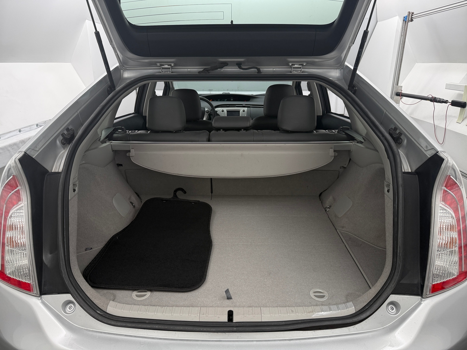 Thumbnail: 2013 Toyota Prius - 7