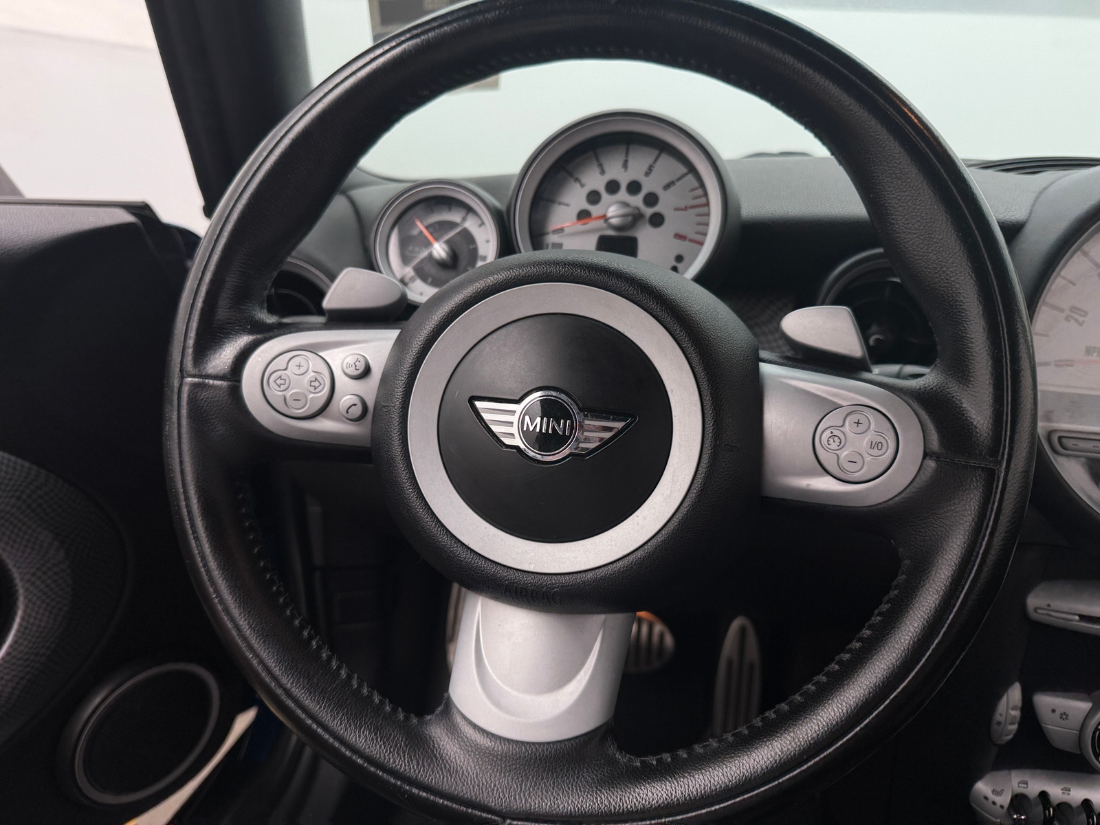 Thumbnail: 2010 MINI Cooper Convertible - 3