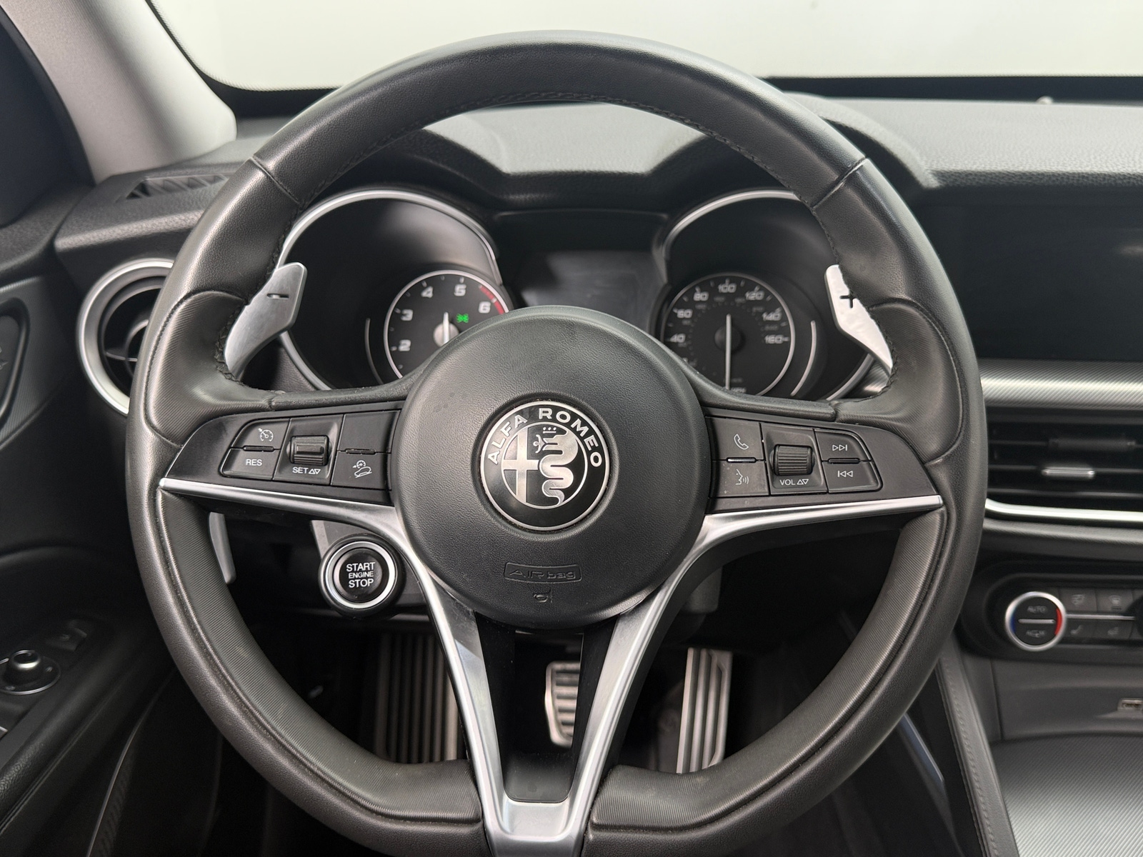 Thumbnail: 2018 Alfa Romeo Stelvio - 4