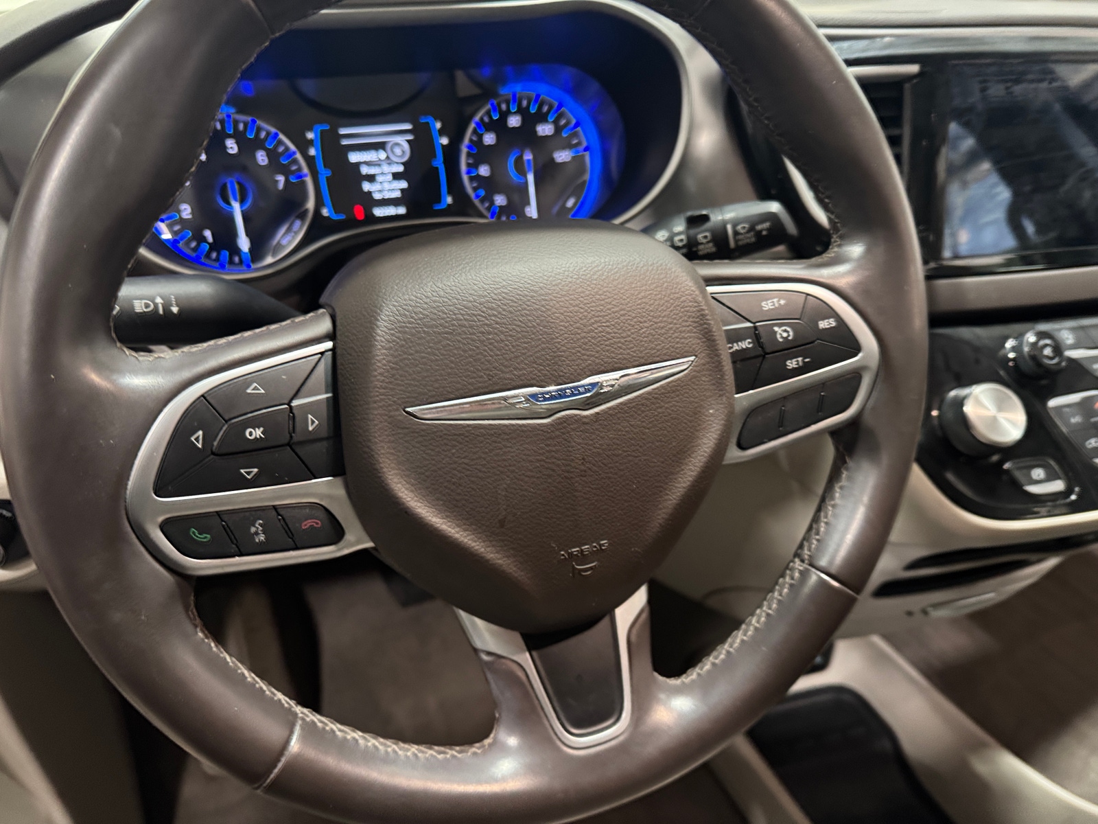 Thumbnail: 2017 Chrysler Pacifica - 4