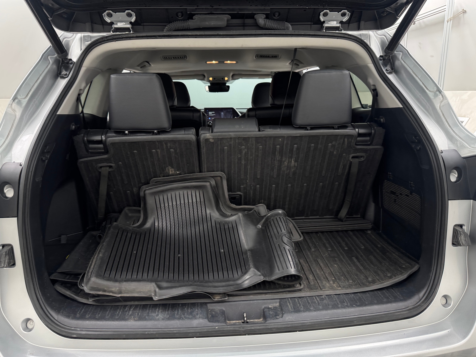 Thumbnail: 2023 Toyota Highlander - 6